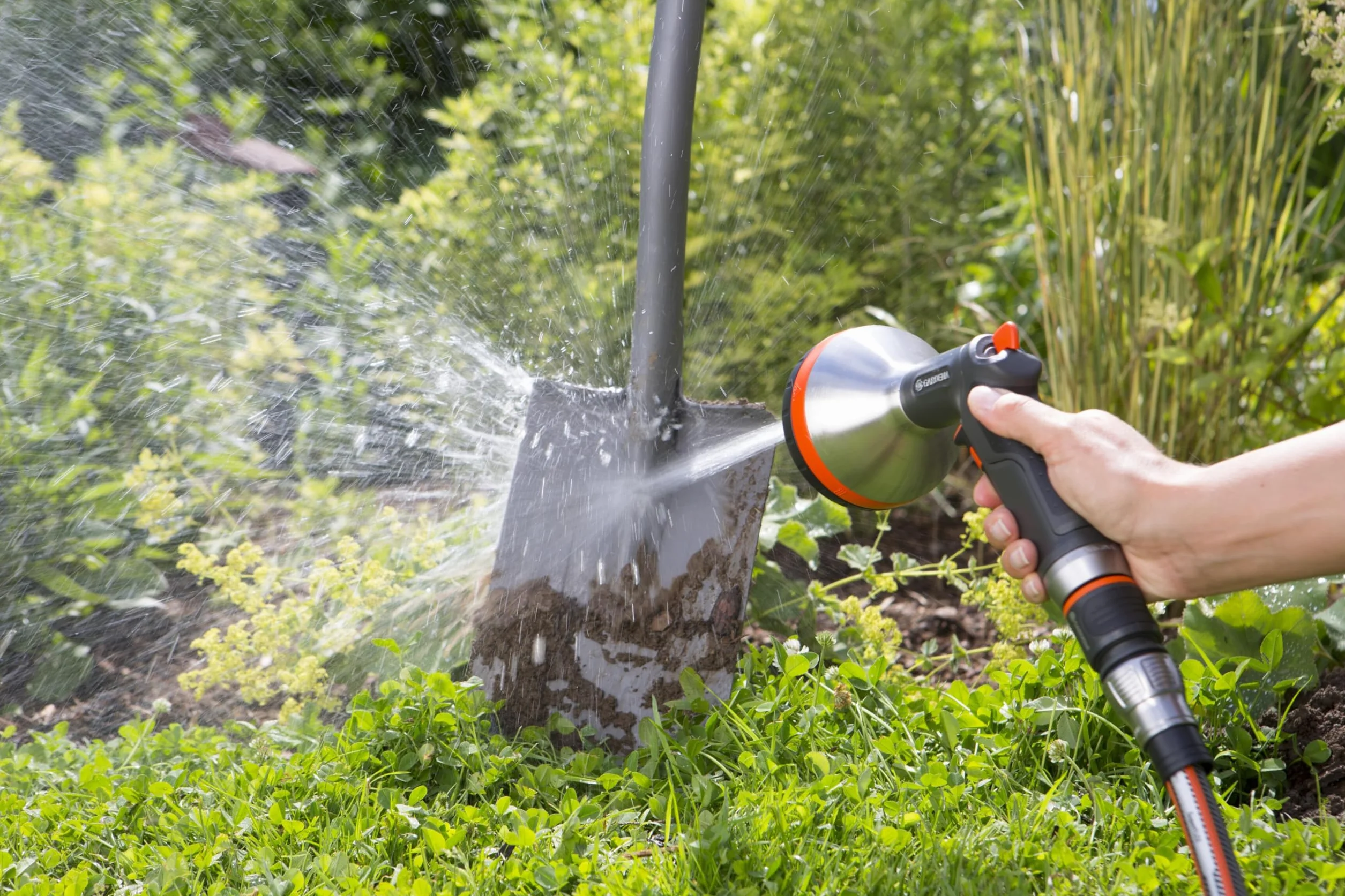 Gardena Premium Wielofunkcyjny Pistolet zraszający: zraszacz do nawadniania i czyszczenia, 5 rodzajów strumienia wody, sitko filtrujące, stała blokada, wytrzymałość, ochrona przed mrozem (18317-20)