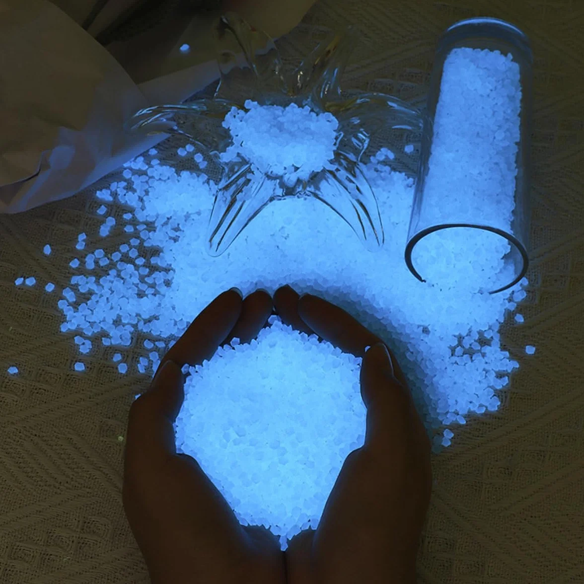 6000 sztuk piasku Świecący Mały Żwir Niebieski Świecący Piasek Nocne Świecenie Fluorescencyjne Kamienie Żwirowe dla Akwarium Ogrodnictwo Kamienie Dekoracyjne Aquascape 3-5 mm/150g