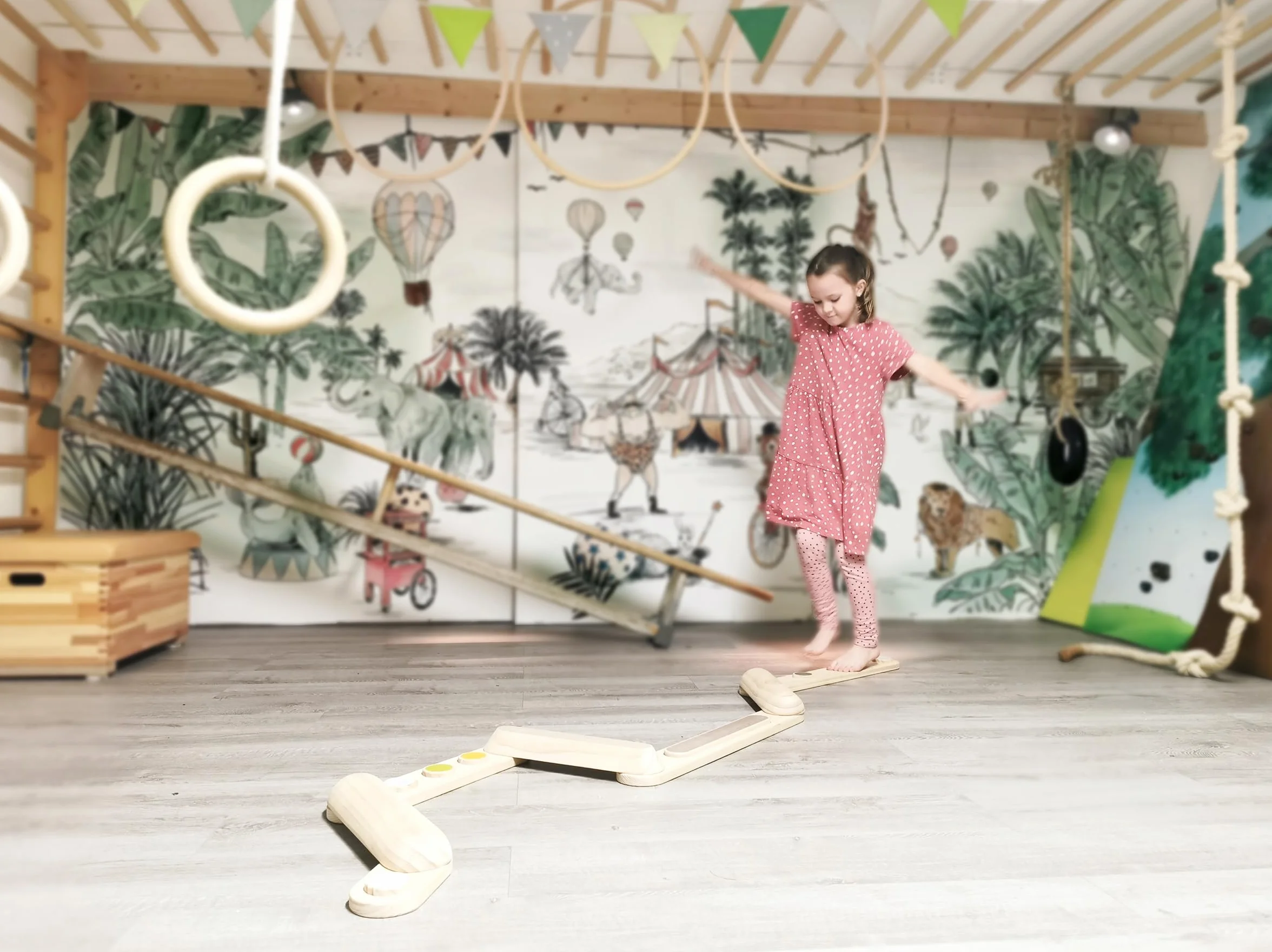 small foot Balance Beams "Adventure", drewniana zabawka do ćwiczeń dla dzieci w wieku od 3 lat, do użytku po obu stronach, prod. 12241