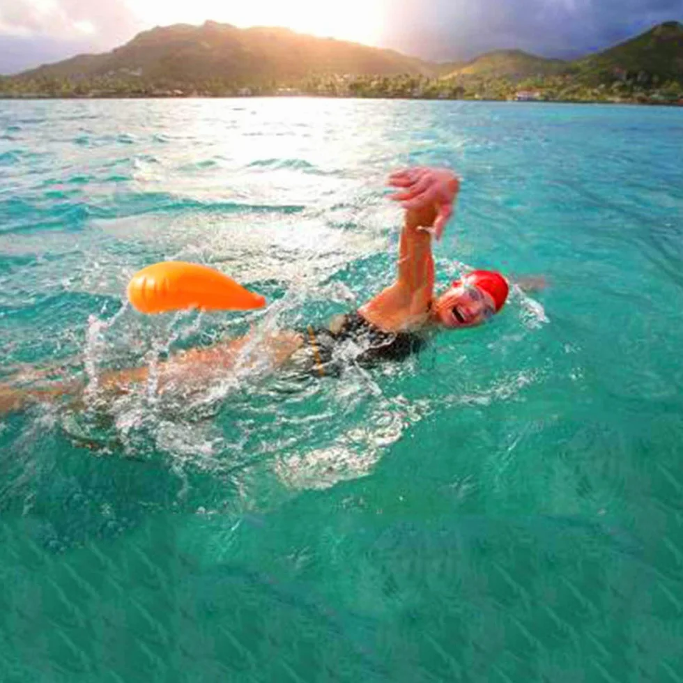Boja pływacka 20 l wodoodporna nadmuchiwana do sportów wodnych triatlonistów kajakarzy snorkelerów