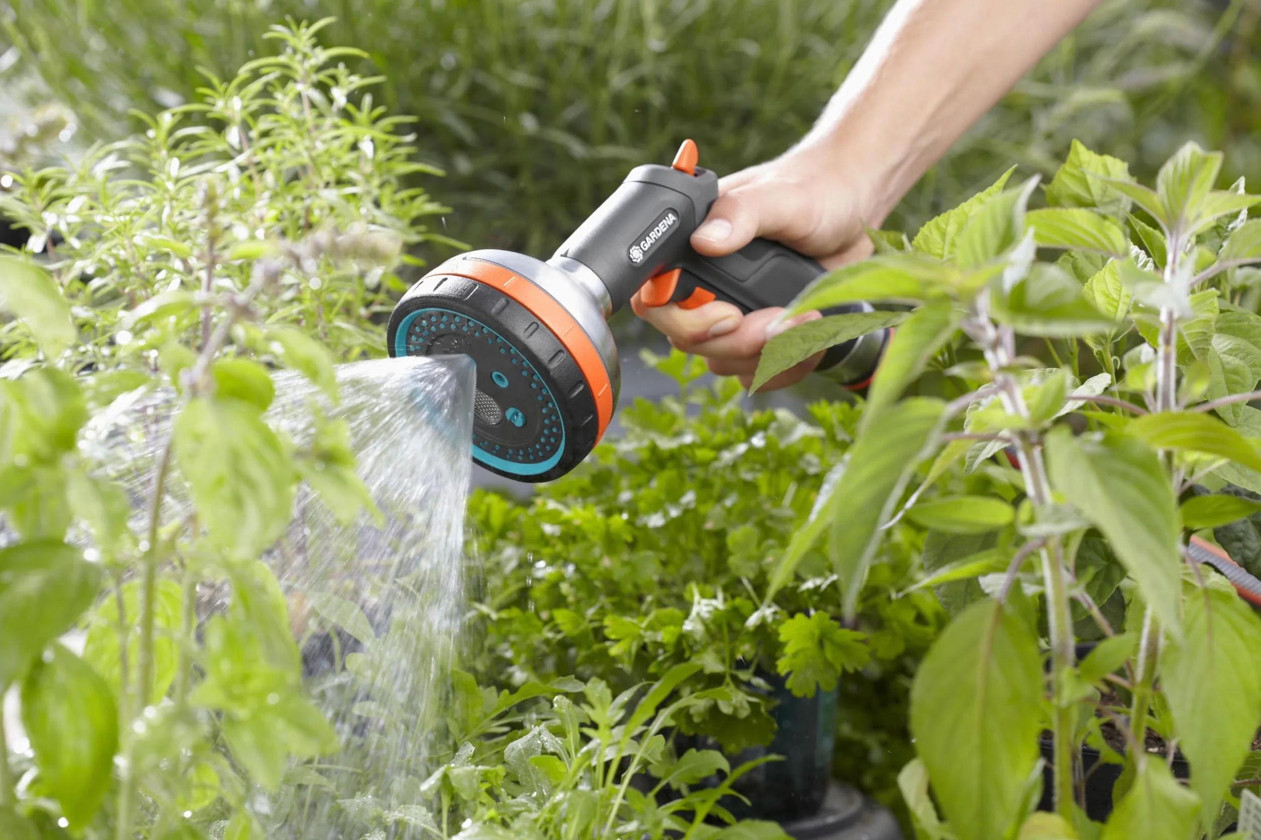 Gardena Premium Wielofunkcyjny Pistolet zraszający: zraszacz do nawadniania i czyszczenia, 5 rodzajów strumienia wody, sitko filtrujące, stała blokada, wytrzymałość, ochrona przed mrozem (18317-20)