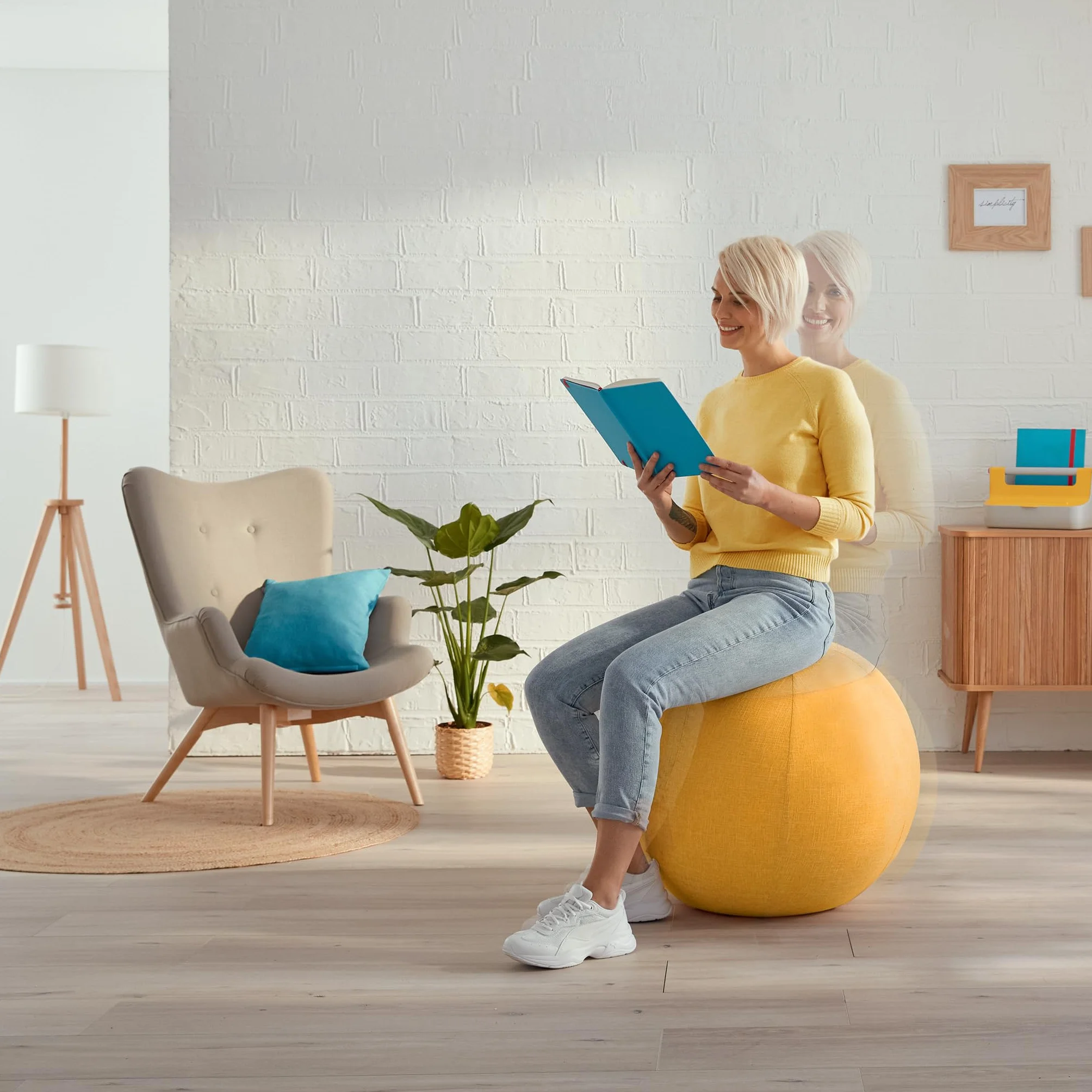 Leitz, Ergonomiczna Piłka do Aktywnego Siedzenia Leitz Ergo Cosy, Średnica 65 cm, Poszewka w 100% z Tkaniny, Ręczna Pompka, 2 Zatyczki, Kolor Ciepły Żółty (52790019)
