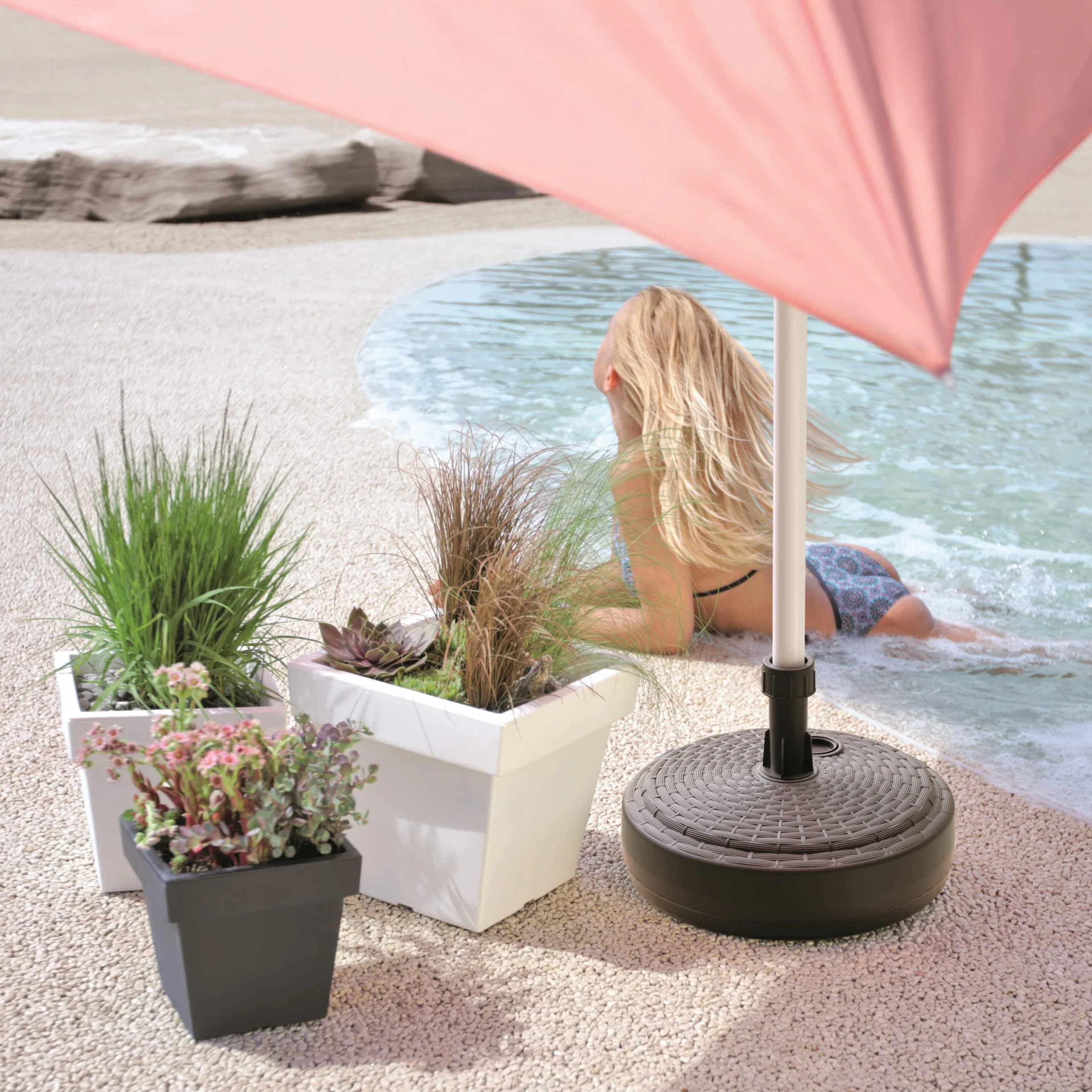 Stojak na parasole przeciwsłoneczne, antracytowy, z tworzywa sztucznego, okrągły, do ogrodu, na taras, plażę, rattan, do napełniania piaskiem wodą lub żwirem, flaga, maszt