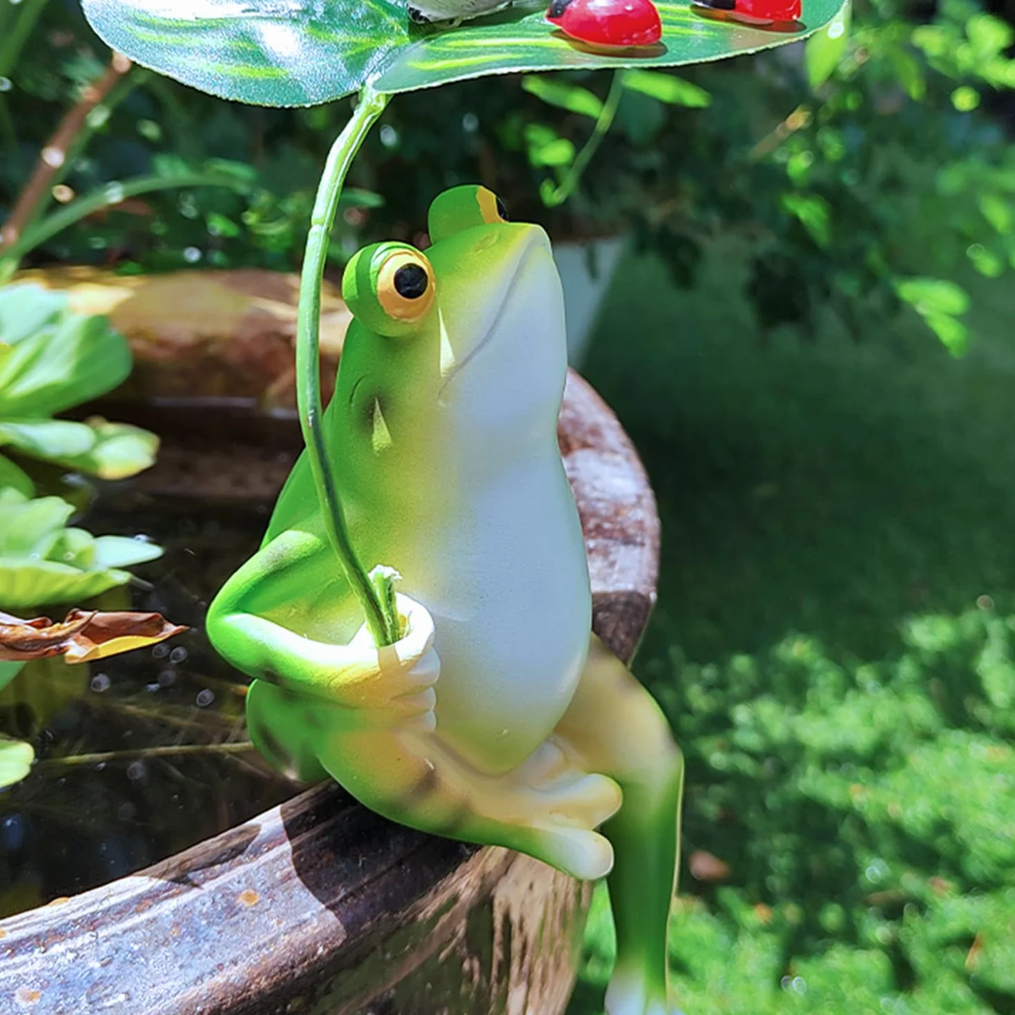 Murise Dekoracyjne figurki żaby, żaba do mini staw, statuetka żaby z żywicy do ogródka, tarasowego stawu, wanien cynkowych, fontanny solarnej, ogrodu, na balkon