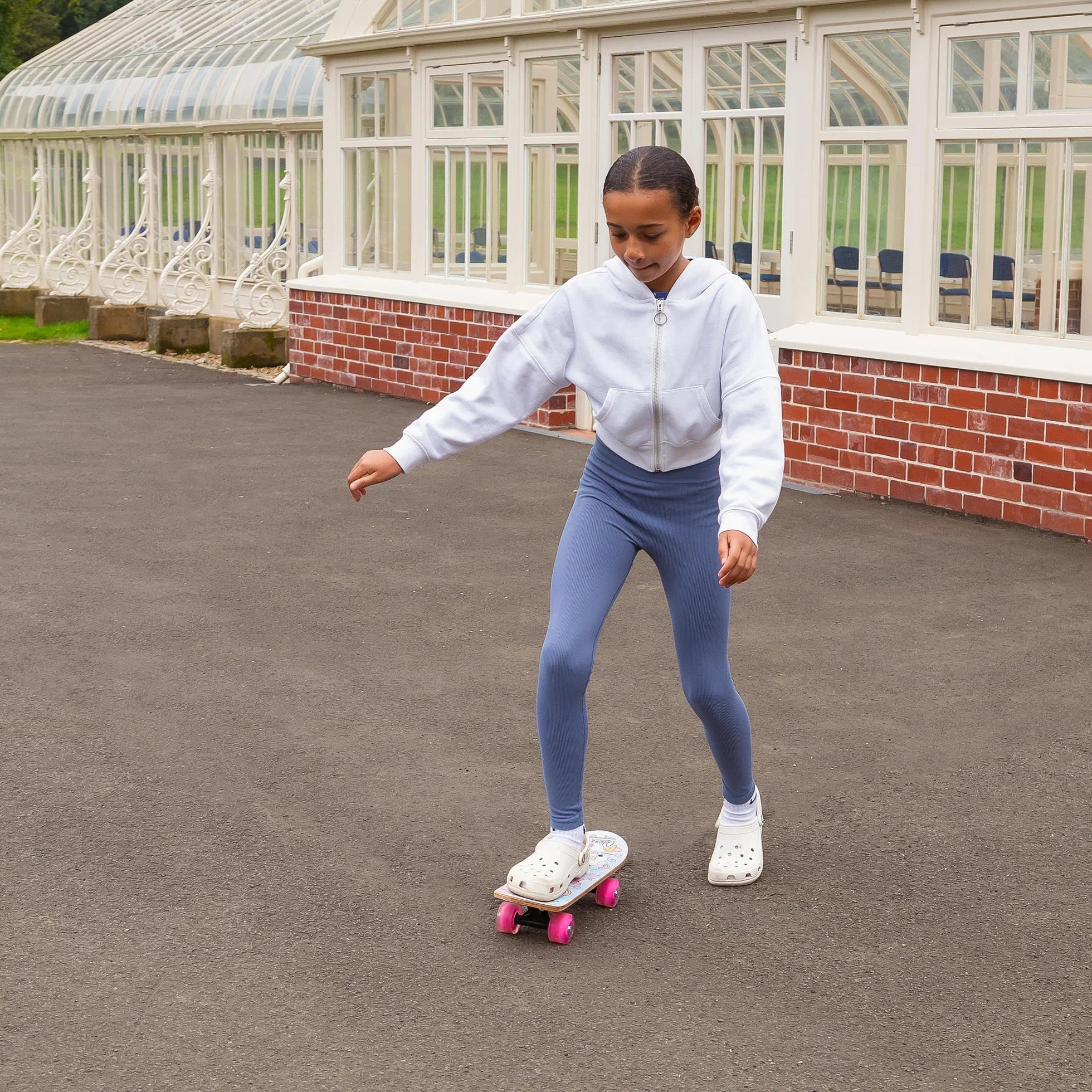 Ozbozz: 17" Skateboard - Princess - Heavy-Duty Flashing Wheels, Anti-Slip Grip, Smooth-Ride Bearings, Wooden Deck, Outdoor Ride-On Toy, Kids Ages 3+