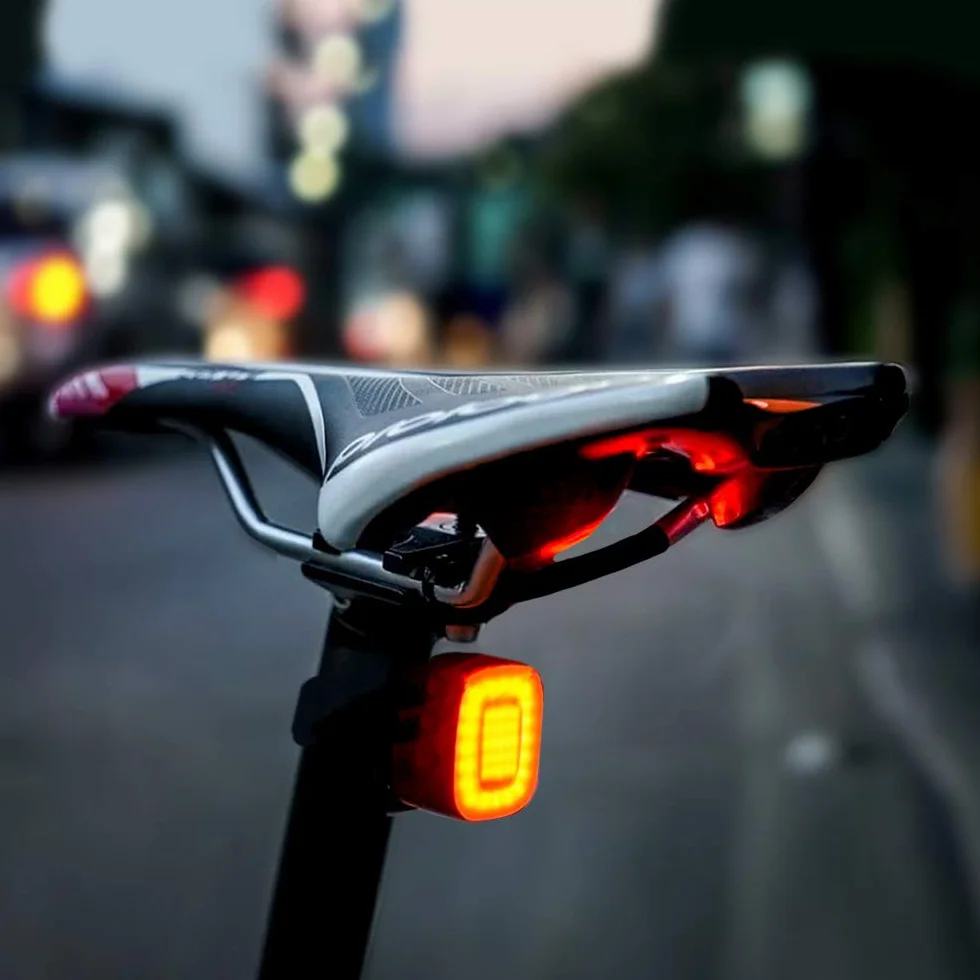 Maclean MCE355 Profesjonalne Tylne Światło LED Rowerowe, Uniwersalna Lampa Stop do Roweru pod Siodełko, Wodoodporne Światło Rowerowe z Inteligentnym Czujnikiem Stopu. Szybki i Łatwy Montaż