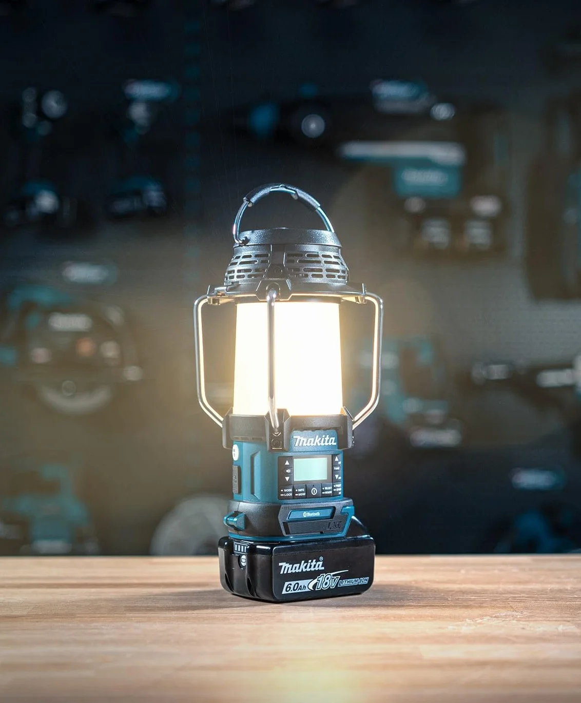 Makita DMR056 14,4 V/18 V litowo-jonowe radio LXT z latarnią