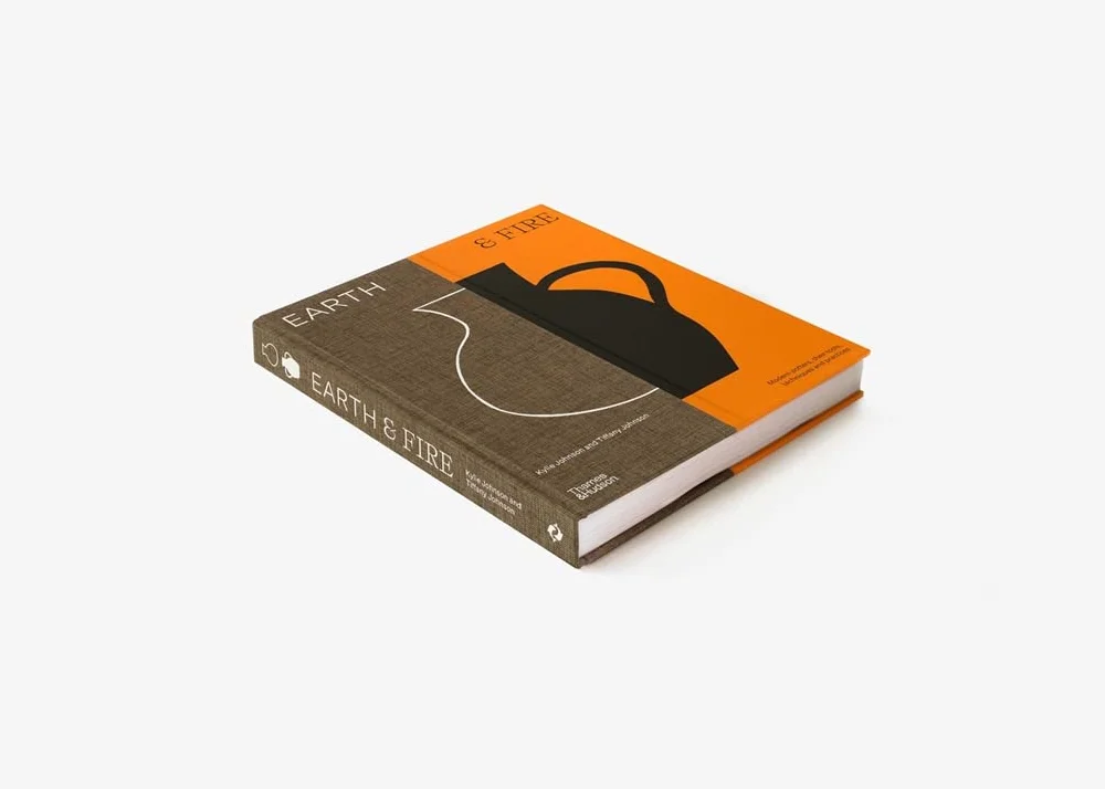 Earth & Fire : Modern potters, their tools, techniques and practices /anglais