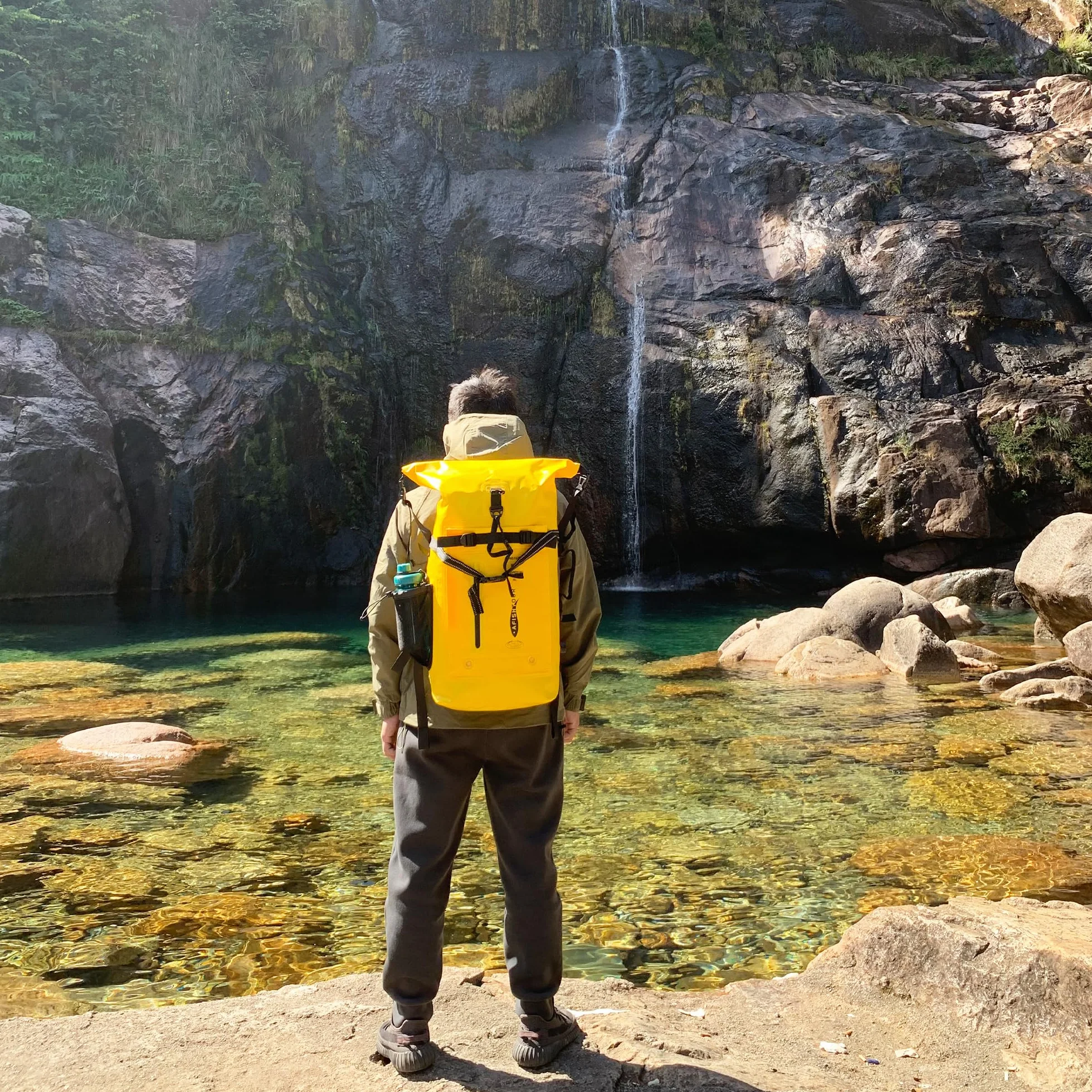 Plecak wodoodporny na kółkach 35L Dry bag żółty