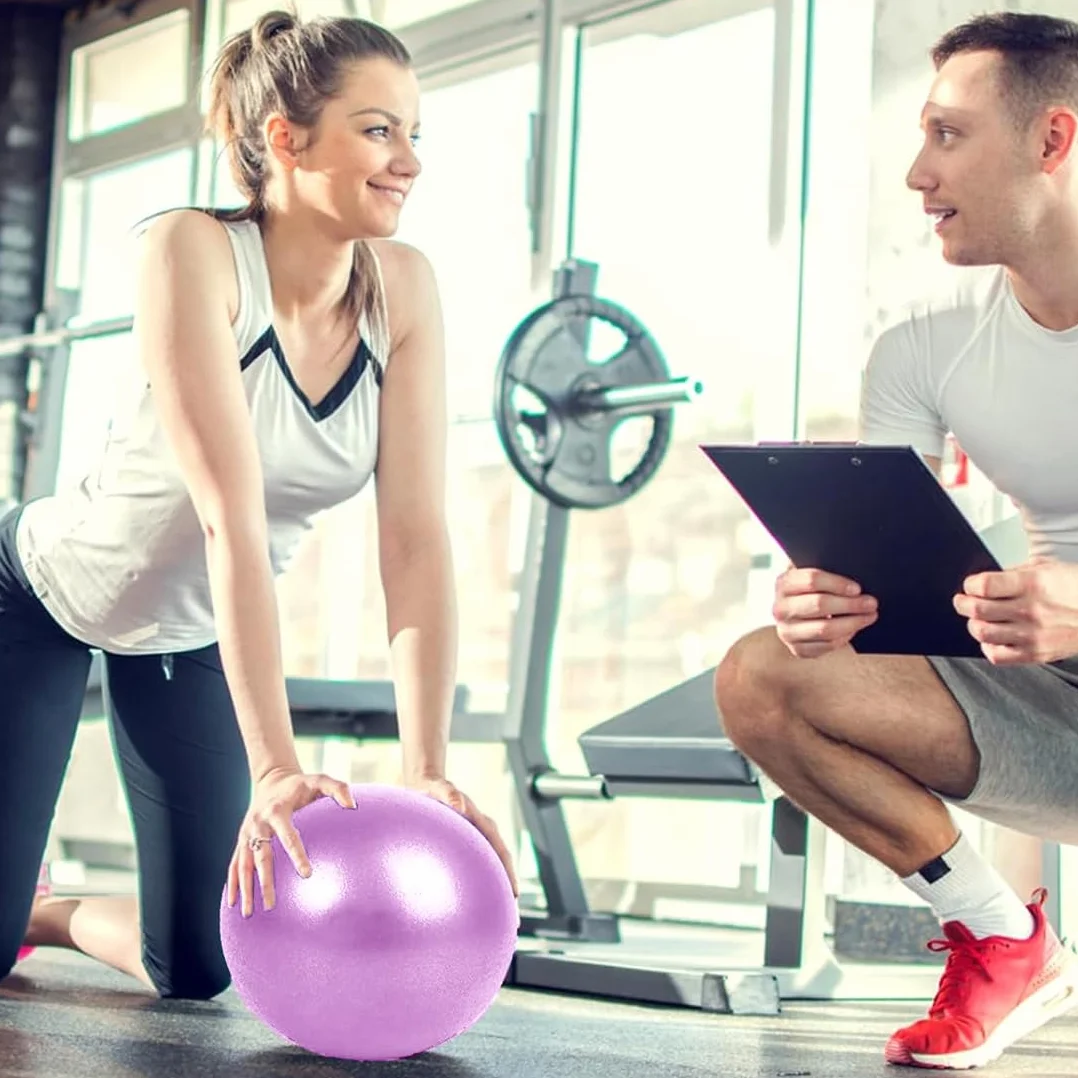 miękka piłka do pilatesu z nadmuchiwaną rurką