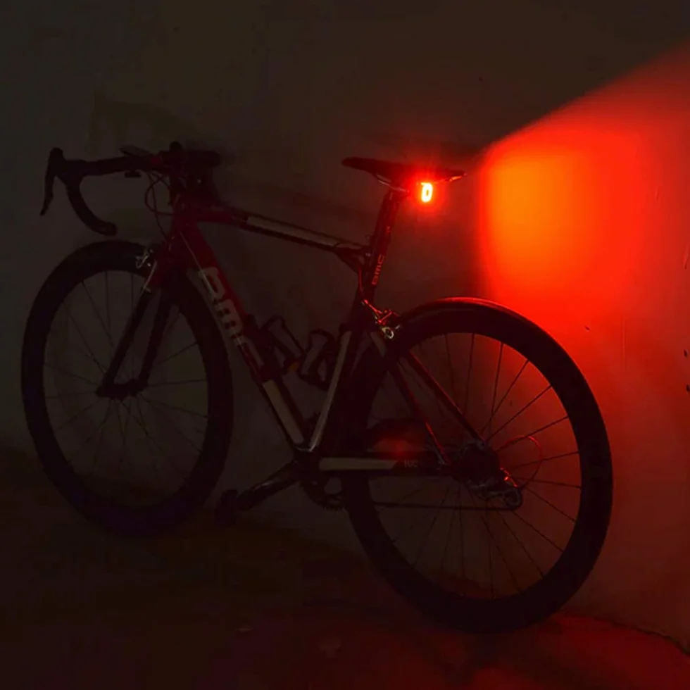 Maclean MCE355 Profesjonalne Tylne Światło LED Rowerowe, Uniwersalna Lampa Stop do Roweru pod Siodełko, Wodoodporne Światło Rowerowe z Inteligentnym Czujnikiem Stopu. Szybki i Łatwy Montaż