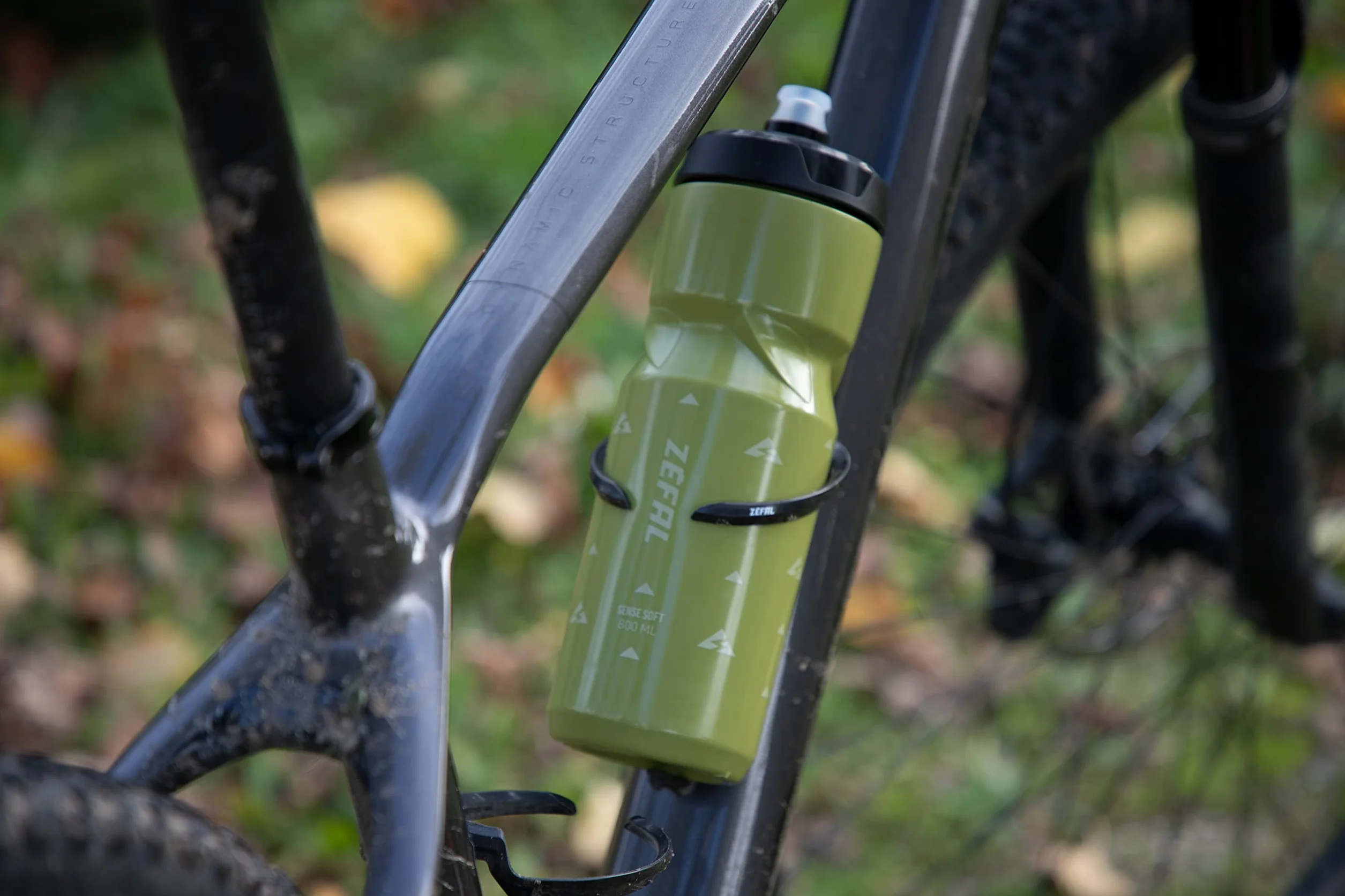 ZEFAL Sense Soft 65 Bidon rowerowy i MTB - Miękka i bezzapachowa sportowa butelka - kanister na wodę bez BPA - silikonowy smoczek - oliwkowa zieleń, 650ML