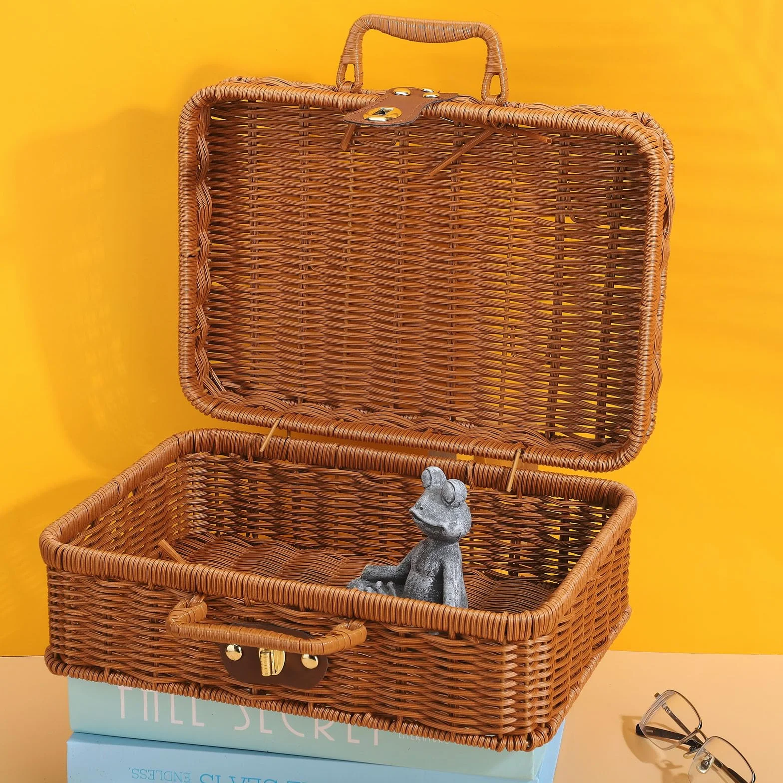 Rattanowy Kosz do Przechowywania Walizek, Plastikowa Walizka Wiklinowa Retro, Ręcznie Tkane Kosze Odbiorcze z Uchwytami, Rustykalne Kosze Wiklinowe, Wiklinowy Kosz Piknikowy na(29,5 x 21 x 12 cm)