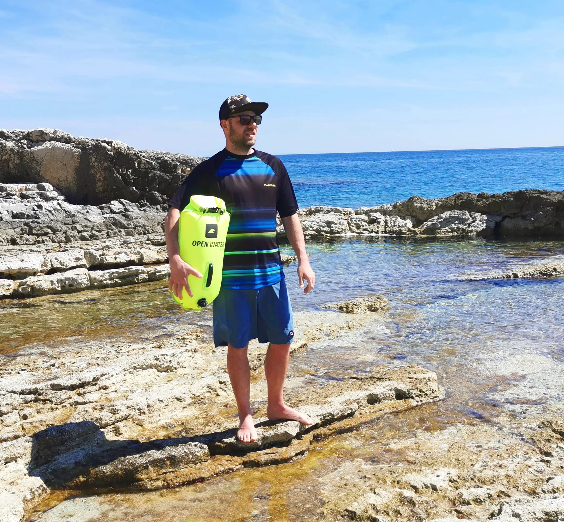 OPENWATER dmuchana boja do pływania XL - duża bojka asekuracyjna z kieszenią na rzeczy 28L zielona neon