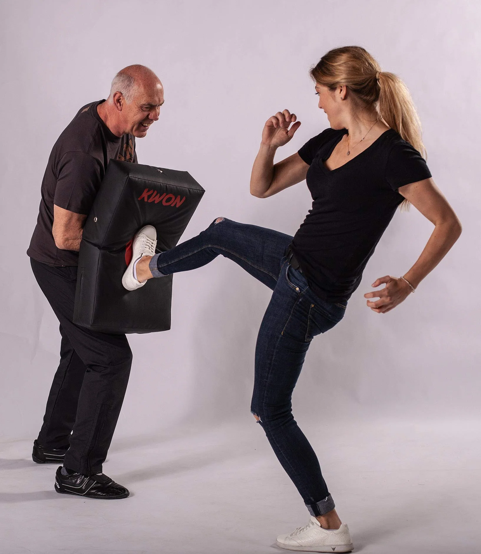 Kwon Poduszka do uderzania 60 cm Poduszka do chodzenia Miękka dla Starter 4093000 SV, Krav MAGA, Self Defence, Kickboxen, Karate, MMA, Muay Thai. Taekwondo,