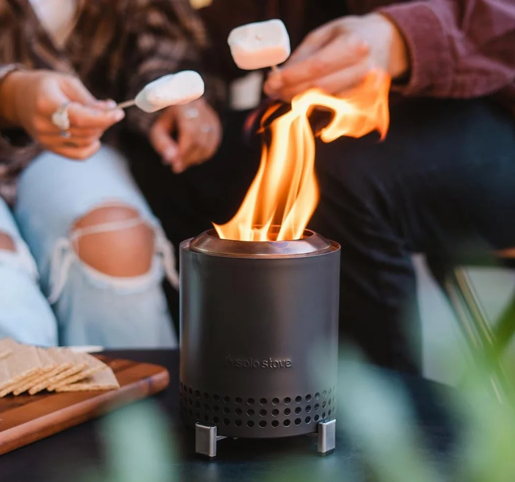 Solo Stove Mesa palenisko do stołu ze stojakiem | mini ognisko do dymu do palenia w mieście i na przedmieściach, działa na peletach lub drewnie, bezpieczna stal nierdzewna, z torbą podróżną, 17,5 x 13