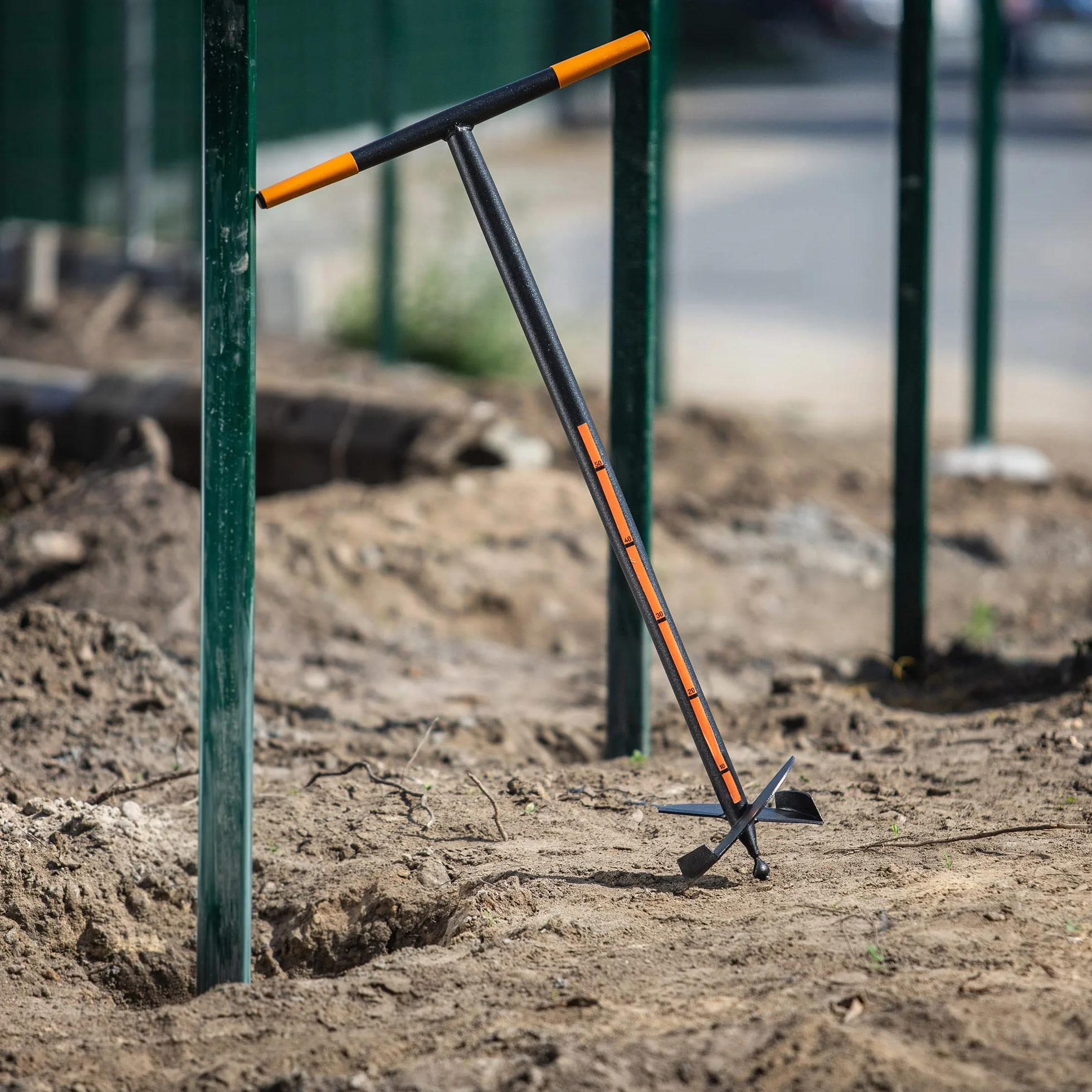 KADAX Świder ziemny ręczny 200 mm, metalowy z uchwytem poprzecznym, spiralny do ogrodu, do słupków, pali, roślin i cebulek, szybsze wiercenie stabilnych otworów