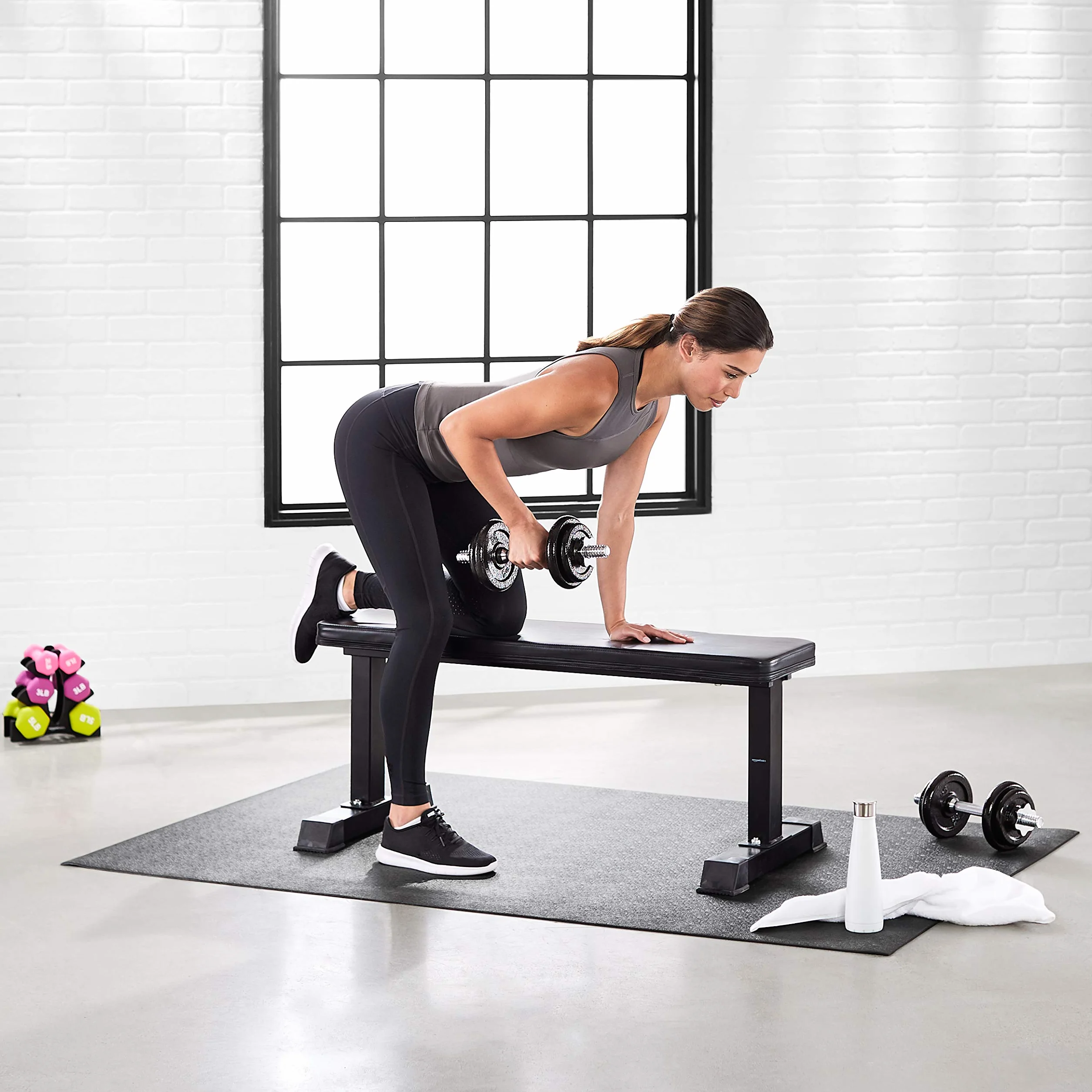 Amazon Basics Mata podłogowa o wysokiej gęstości do urządzeń treningowych, bieżni i studia fitness