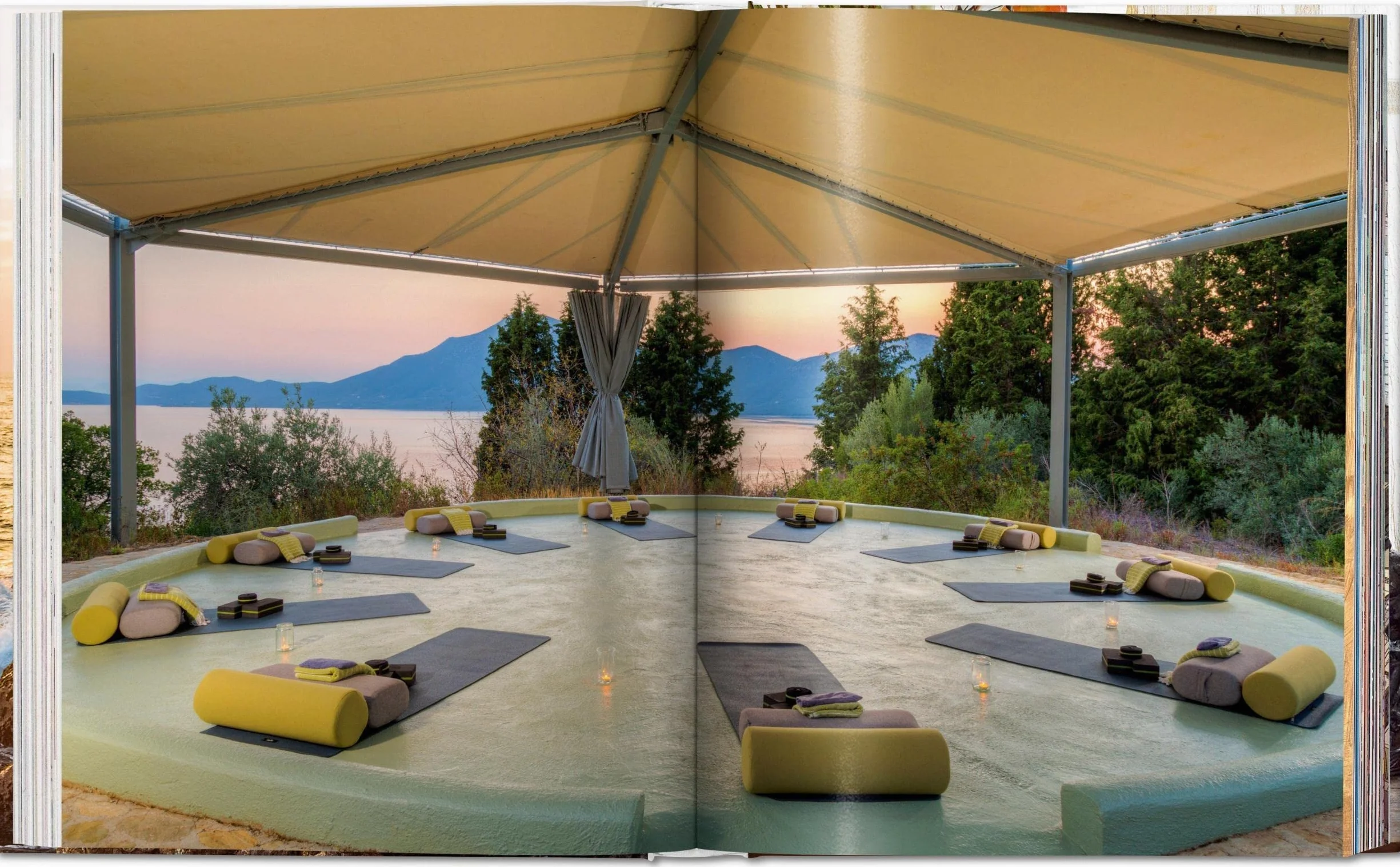 Great Escapes Yoga: The Retreat Book