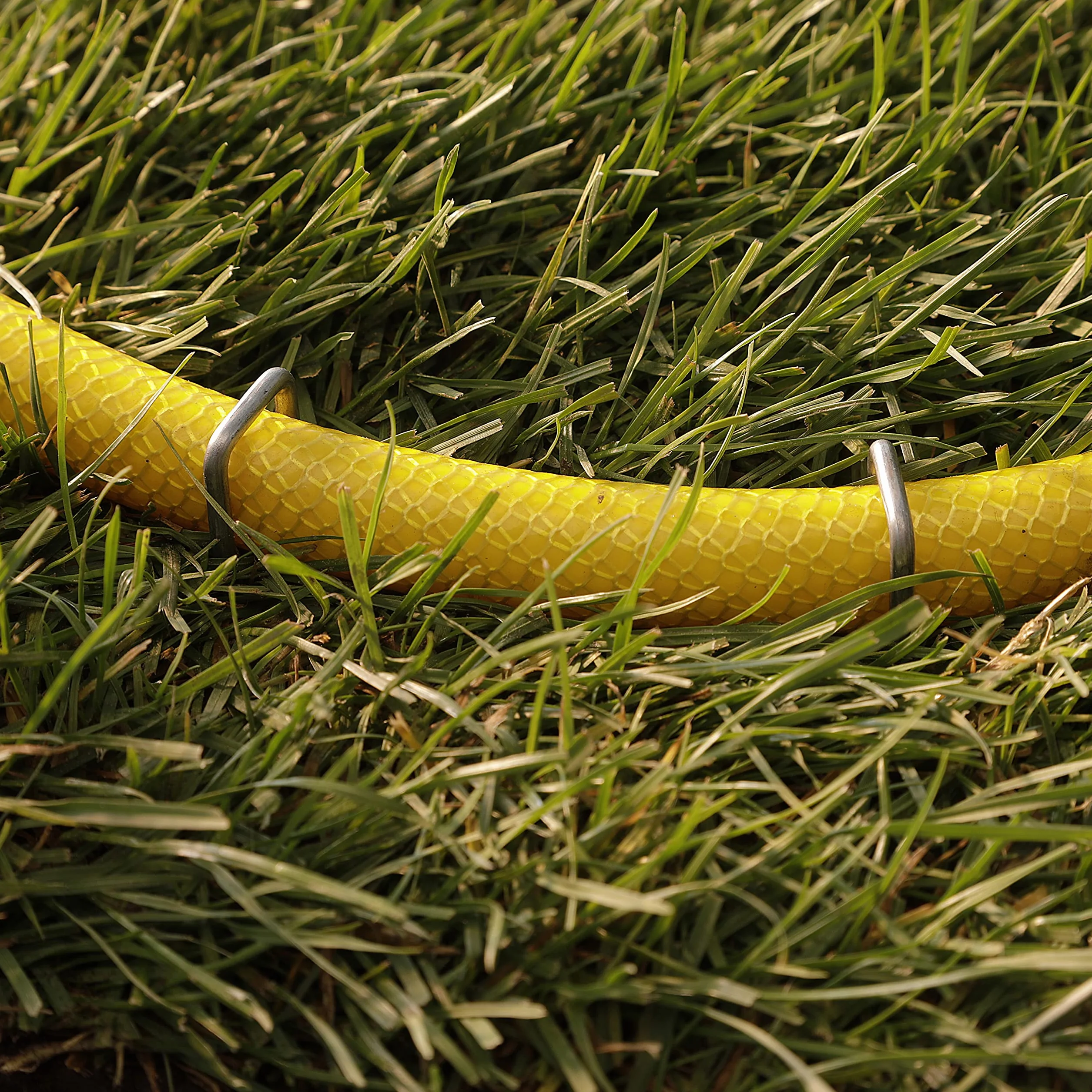 GardenMate - kotwy gruntowe ocynkowane 100 szt. - dł. 100 mm, szer. 13 mm, Ø 2,9 mm - kotwy mocujące ogrodowe z ocynkowanej stali - śledzie - do mocowania włókniny i sztucznych trawników