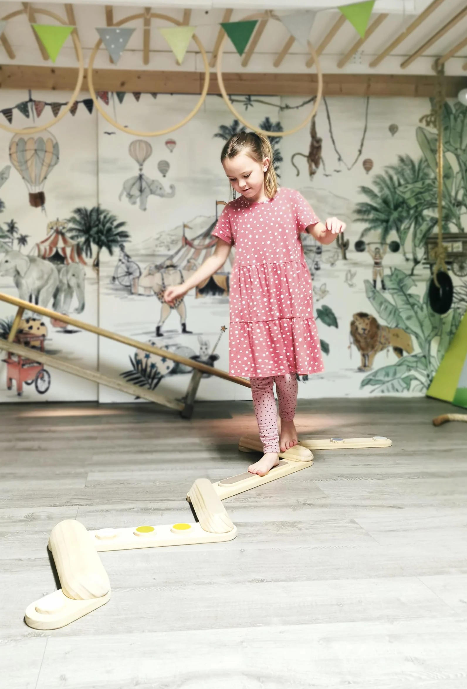 small foot Balance Beams "Adventure", drewniana zabawka do ćwiczeń dla dzieci w wieku od 3 lat, do użytku po obu stronach, prod. 12241