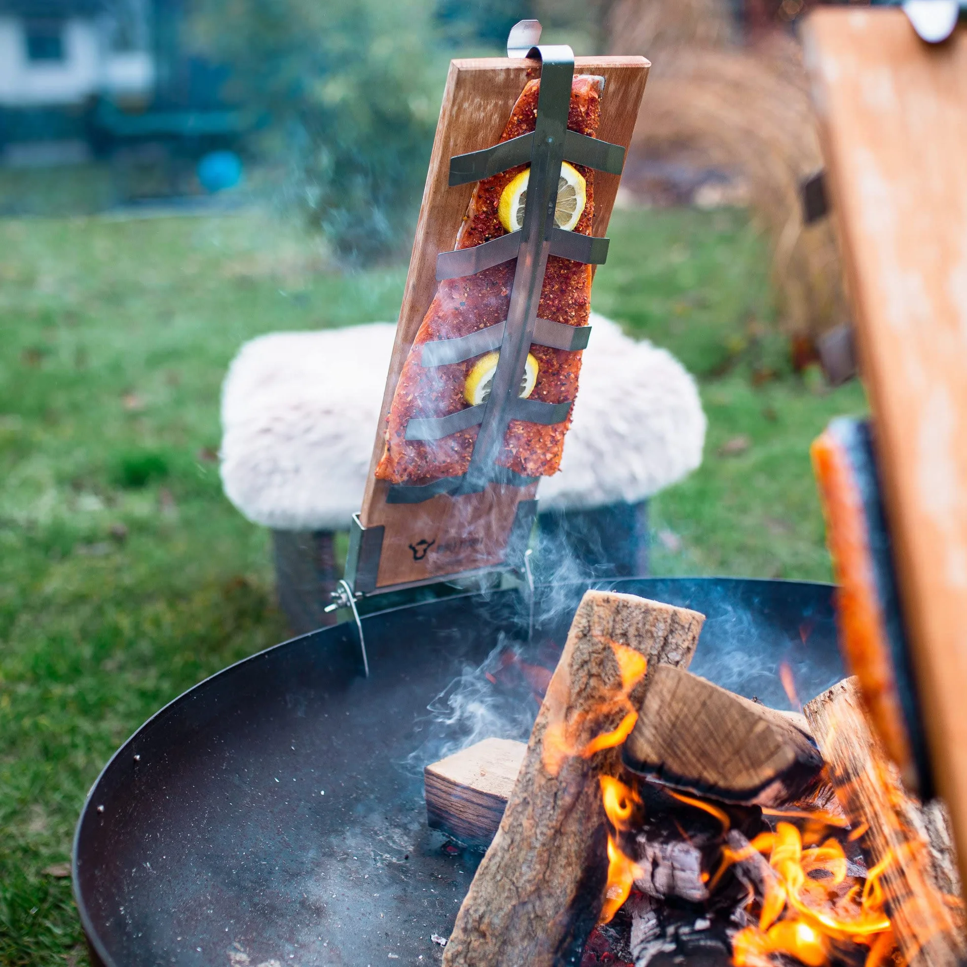 BBQ-Toro Deska do wędzenia ryb i filetów z łososia, w zestawie uchwyt, deska do wędzenia lub grillowania | deska do wędzenia lub grillowania | deska do wędzenia z uchwytem do grilla, grilla kulistego