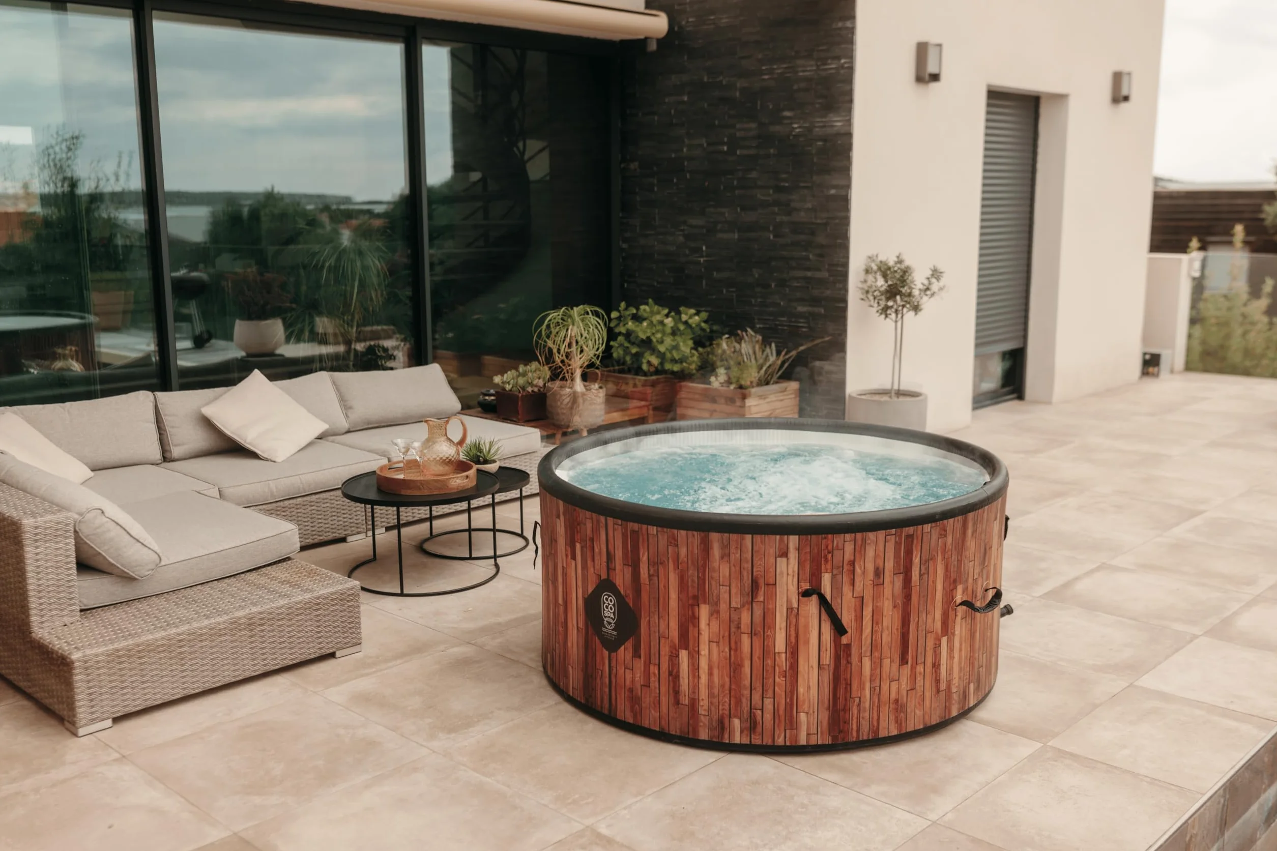 COCO SPA Exotik Spa nadmuchiwana średnica 150 cm, 800 l, silnik 2240 W, dla 2 do 4 osób, 140 dysz do masażu