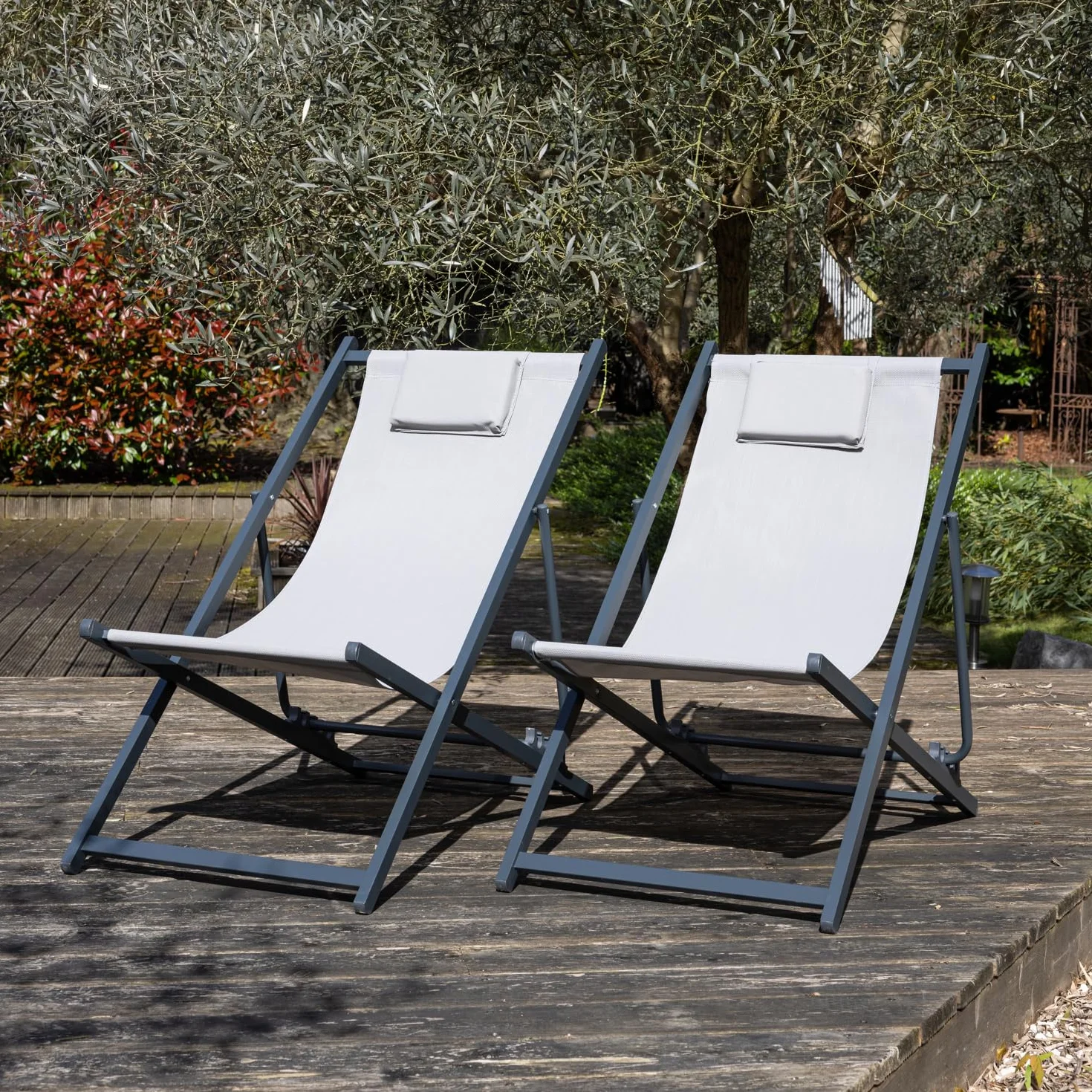 Zestaw 2 leżaków CYPRUS z szarego tekstylenu z antracytową aluminiową ramą - Leżaki z poduszką zagłówka - Idealne do ogrodu, na taras i patio