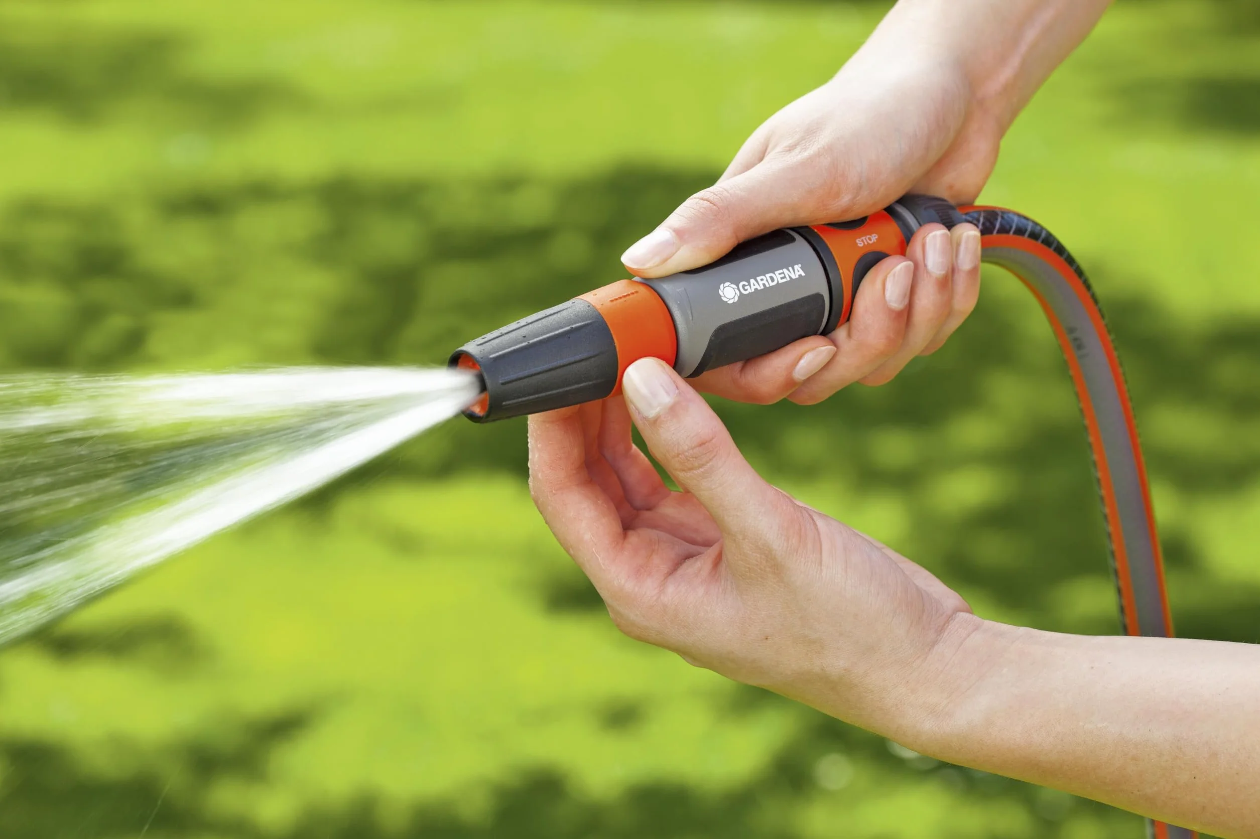 Gardena Pistolet zraszający: Zraszacz prosty z bezstopniową regulacją strumienia, do czyszczenia i zraszania, z funkcją Aquastop i z ochroną przed zamarzaniem, zapakowany (18300-20)