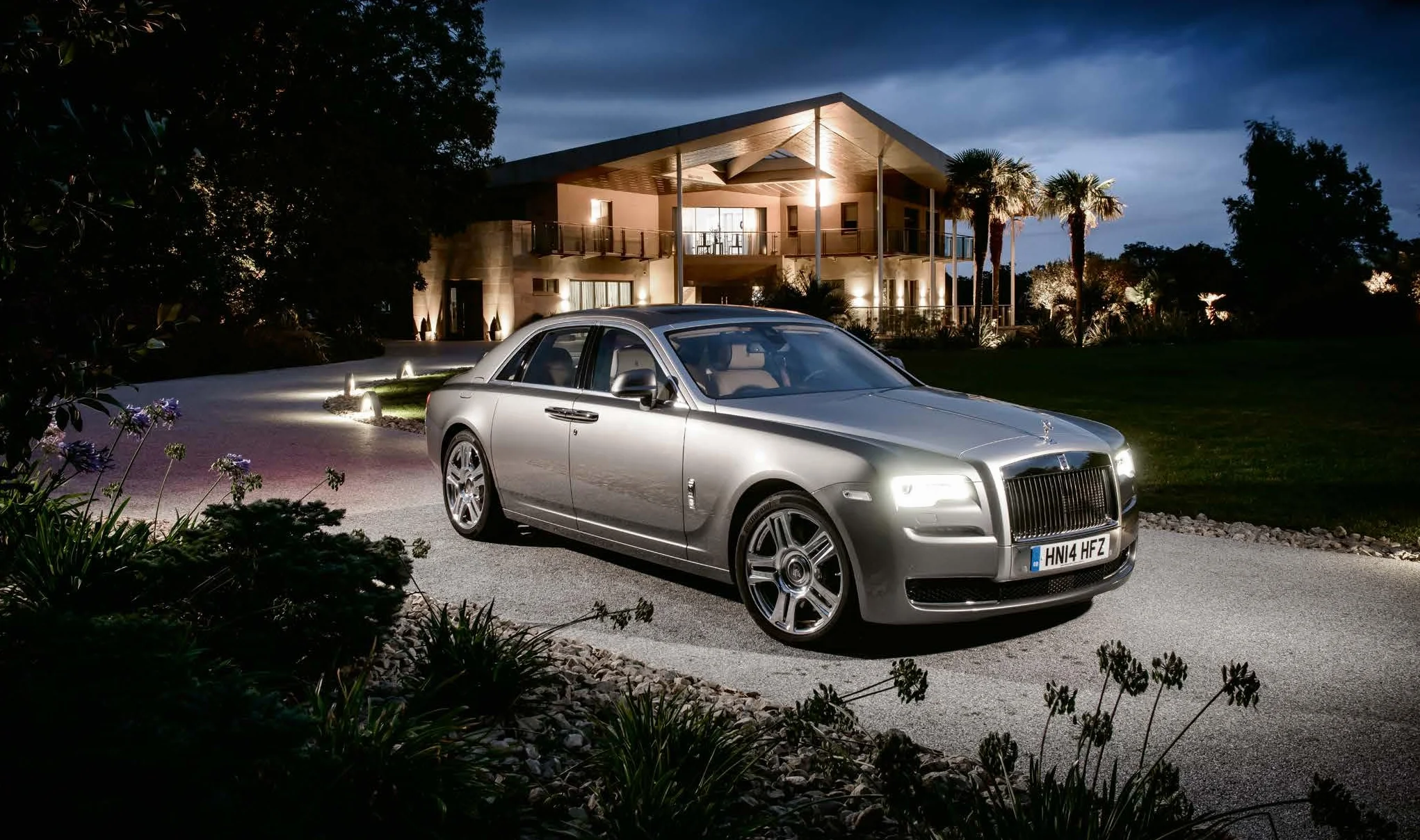 Rolls-Royce Motor Cars: Making a Legend