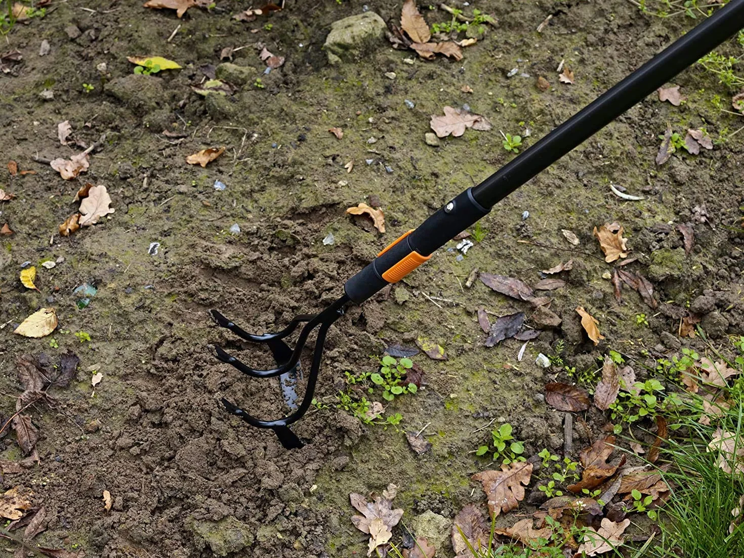 Fiskars Kultywator z motyką, Dwa narzędzia w jednym: kultywator i motyka, Głowica, Czarno-pomarańczowy, QuikFit, 1000681