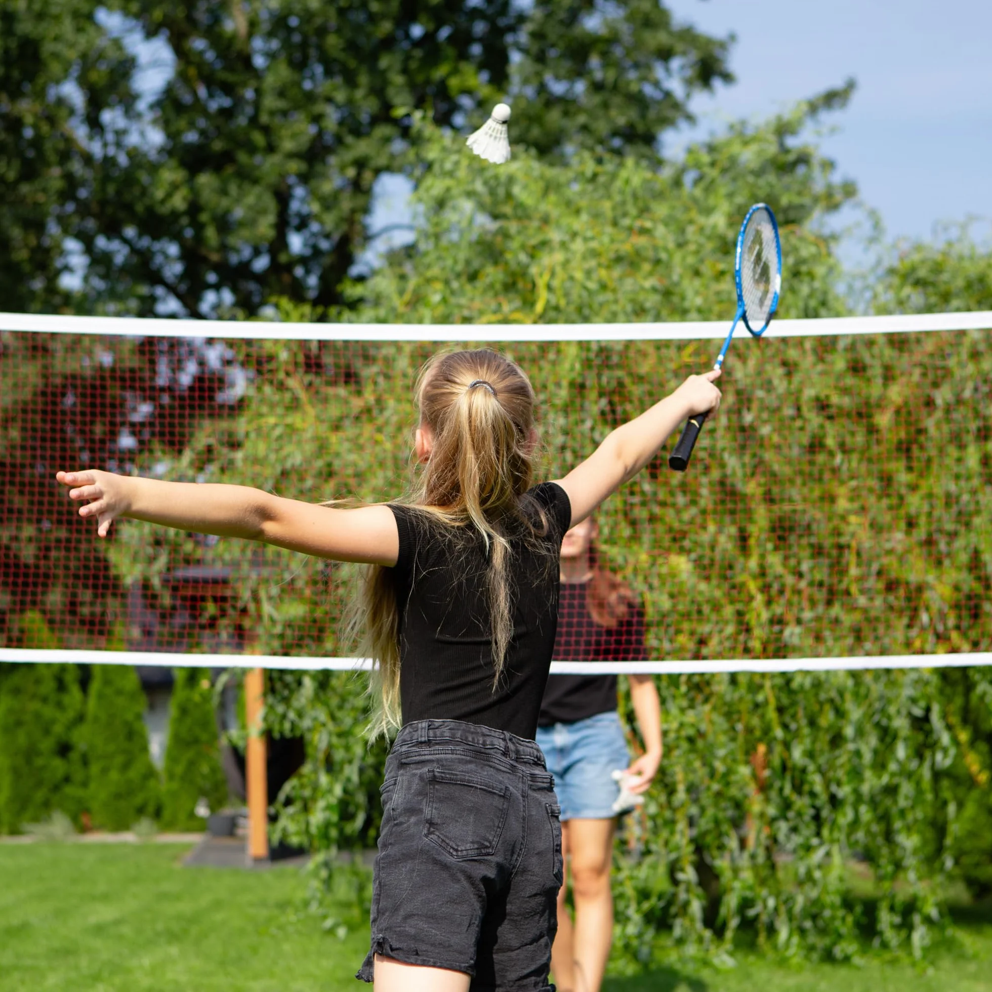 Zestaw do badmintona dla 2 osób Set rakietki badminton paletki aluminiowe do ogrodu Łatwy montaż dla dorosłych dzieci młodzieży rodziny z 6 lotkami METEOR