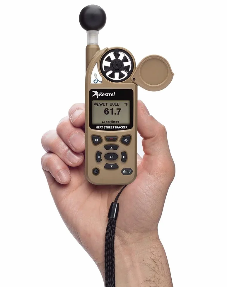 Kestrel 5400 Heat Stress Tracker Pro z łącznikiem kompasem uchwytem łopatkowym jasnobrązowy