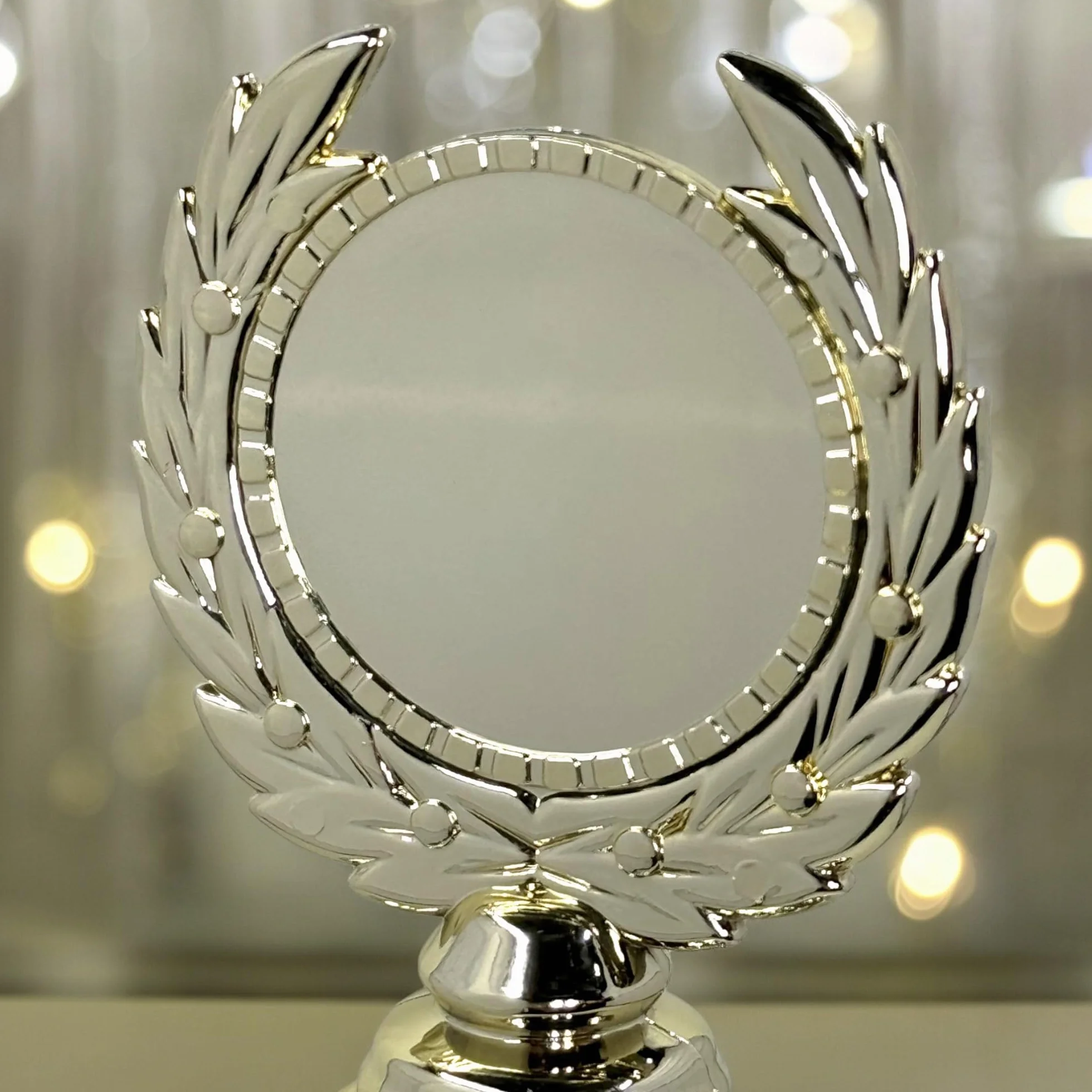 Złoty puchar sportowy MIJOMA z marmurowym cokołem 25 cm