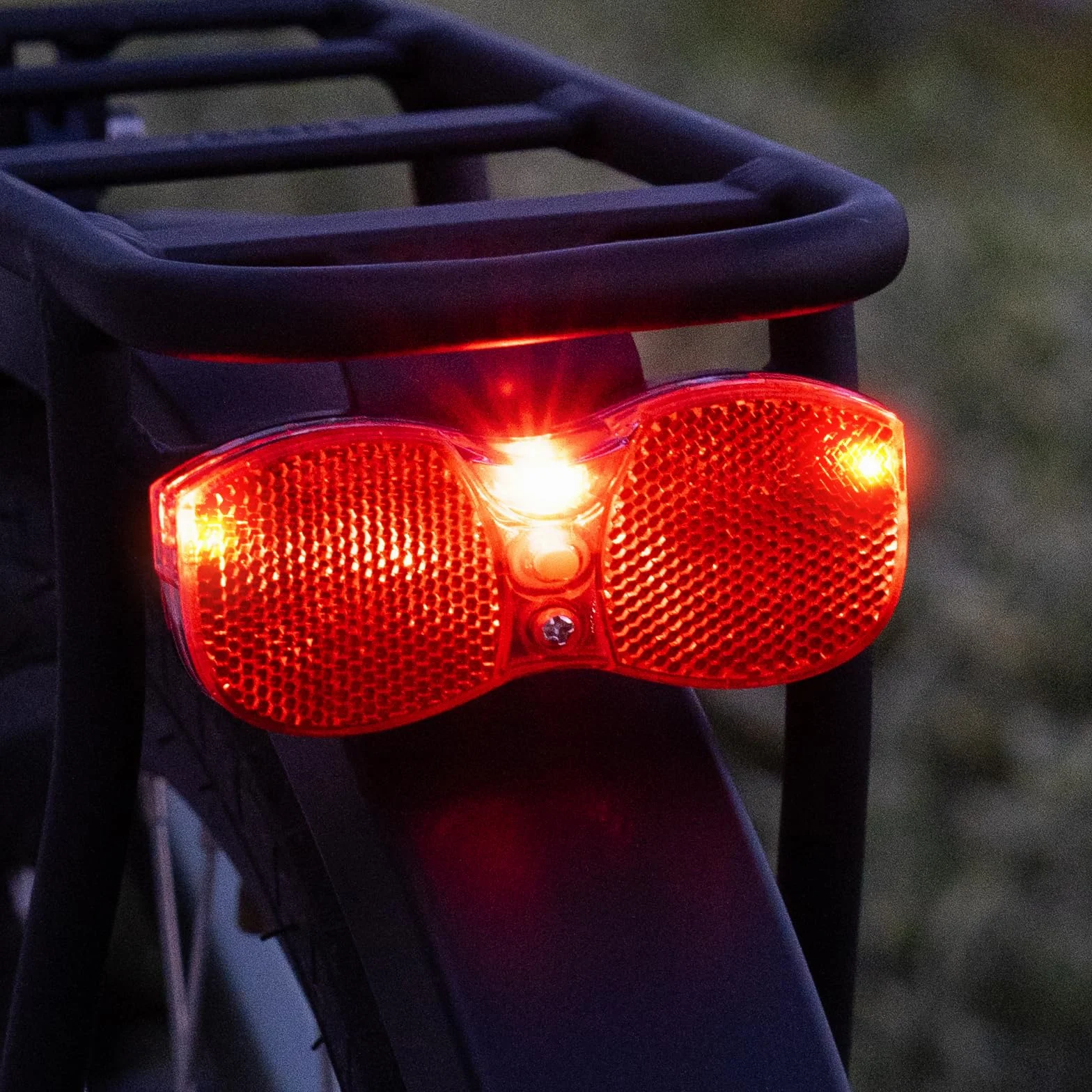 Tylne światło rowerowe LED z reflektorem, dopuszczenie do ruchu drogowego, zasilanie bez baterii