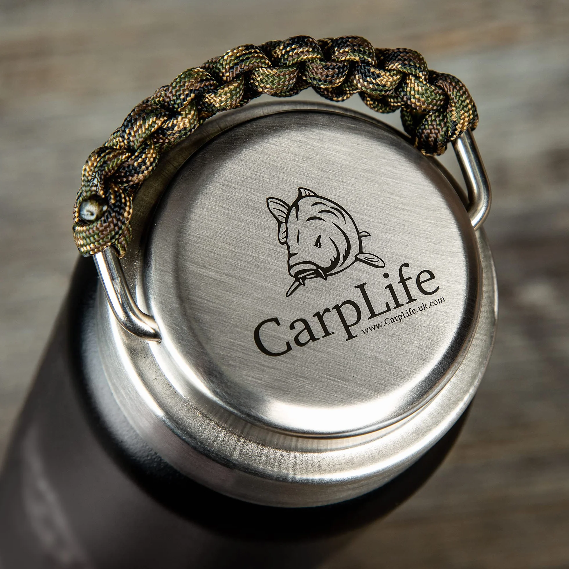 CarpLife termos 600 ml ze stali nierdzewnej podwójne ścianki uchwyt paracord kamuflaż