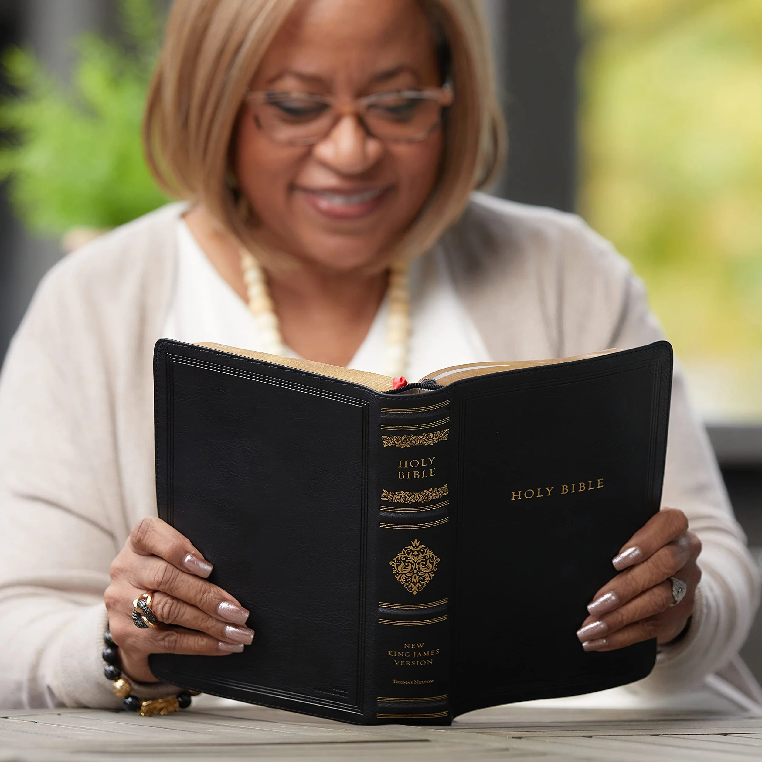 Nkjv, Personal Size Reference Bible, Sovereign Collection, Leathersoft, Black, Red Letter, Comfort Print: Holy Bible, New King James Version