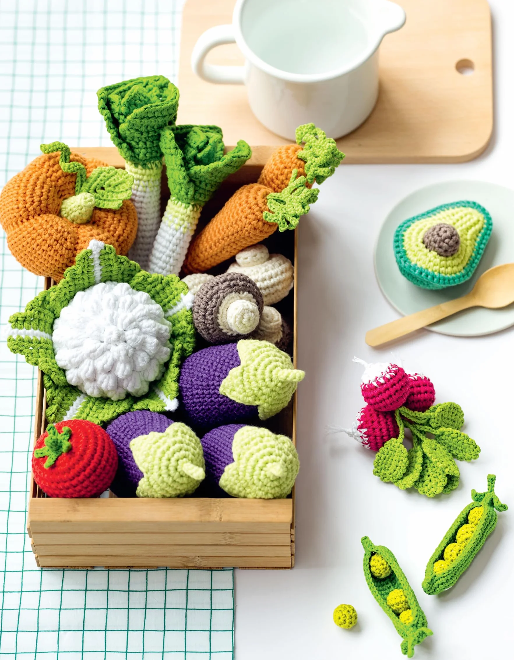 Adorable Fruits & Vegetables to Crochet: Delicious Decorations for Your Table