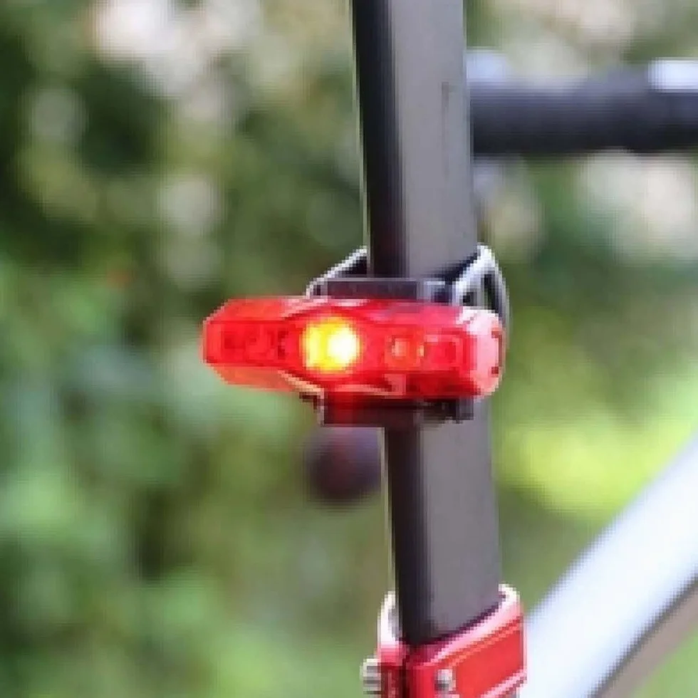 CatEye AMPP 200 VIZ 100 zestaw świateł rowerowych przednich i tylnych 200 lumenów 100 lumenów USB czarne