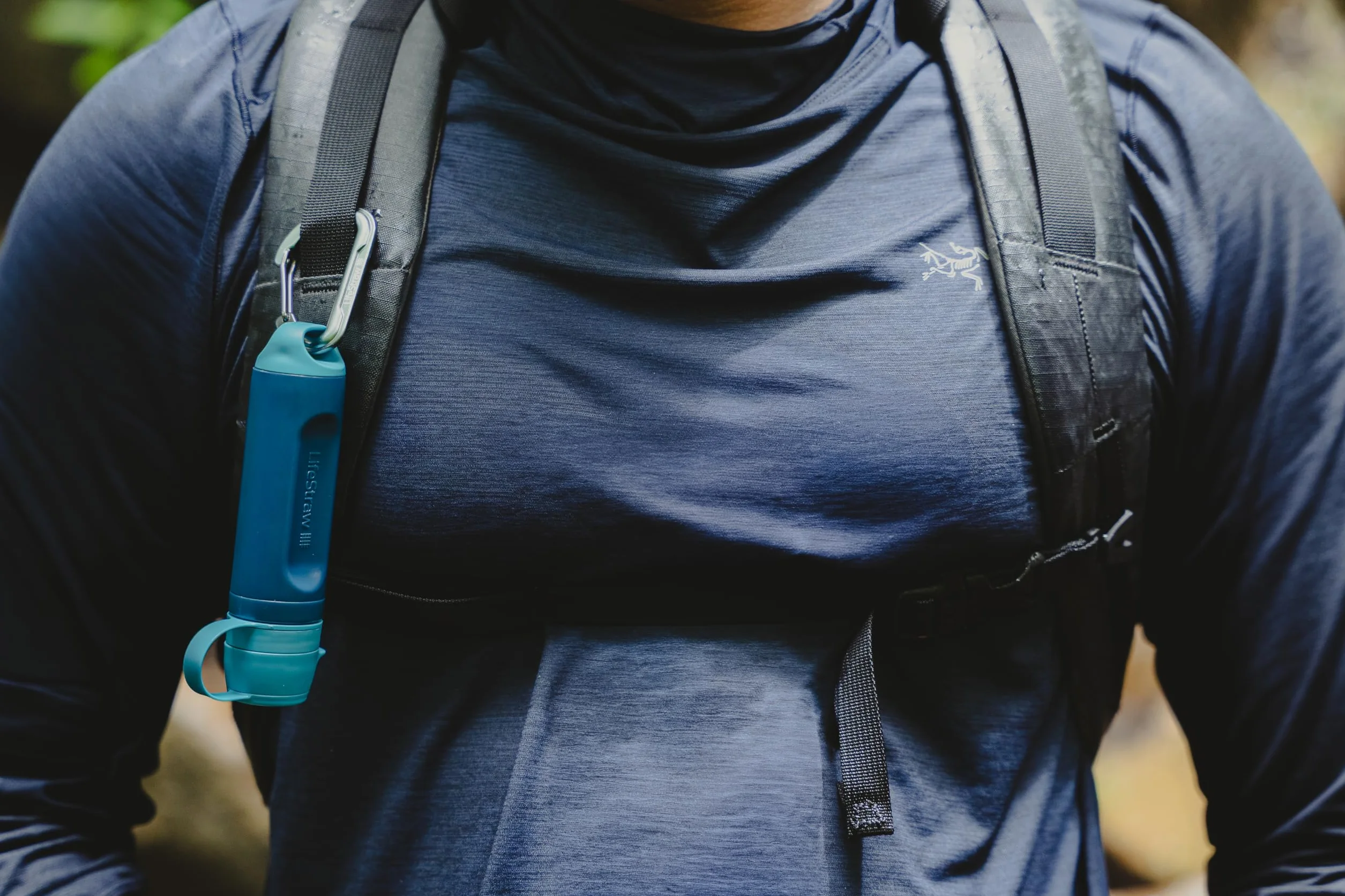 Lifestraw Peak Series Solo - indywidualny filtr wody do wędrówek, biwakowania, podróży, przetrwania, eliminuje bakterie, szkodniki i mikroplastiki, niebieska malina