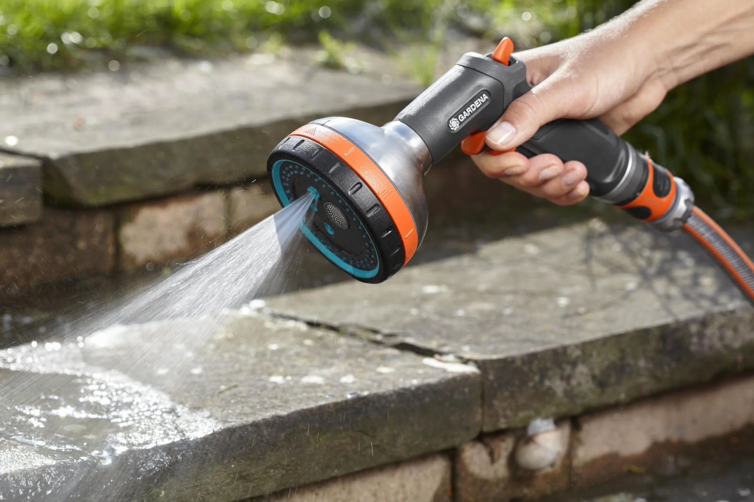 Gardena Premium Wielofunkcyjny Pistolet zraszający: zraszacz do nawadniania i czyszczenia, 5 rodzajów strumienia wody, sitko filtrujące, stała blokada, wytrzymałość, ochrona przed mrozem (18317-20)
