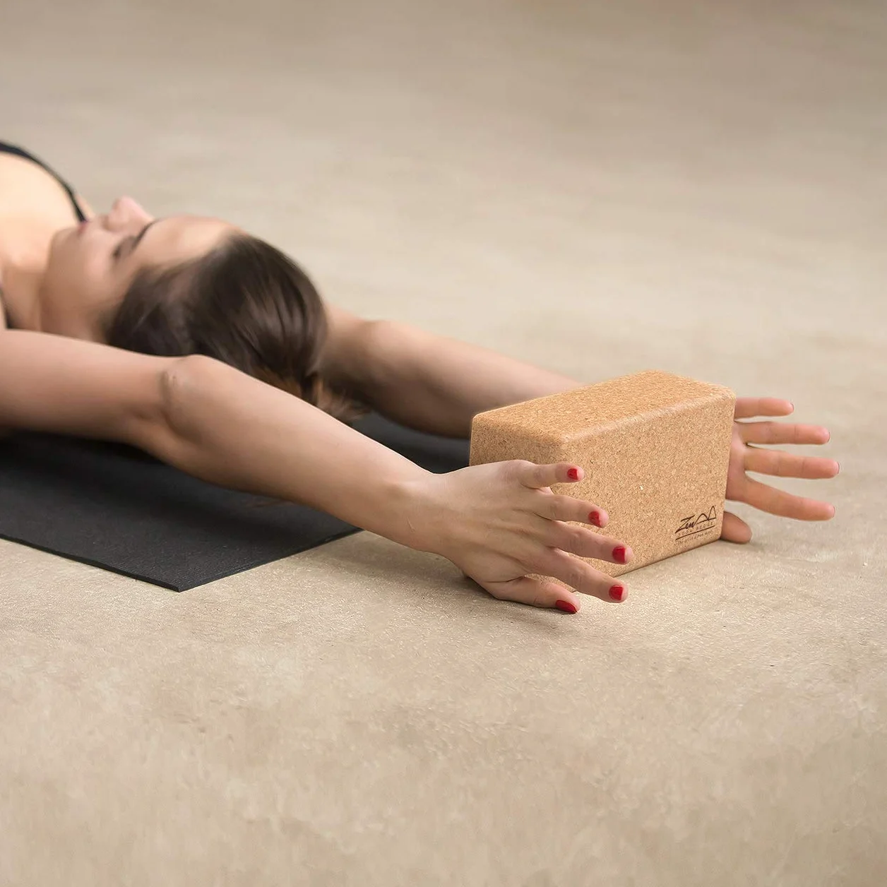 Yoga Blöcke aus Naturkork Standard - Premium 100% natürlicher Einzelziegel für Anfänger und Profis Yoga Pilates Klassen Heimübung Fitness Rutschfester Griff - umweltfreundlich