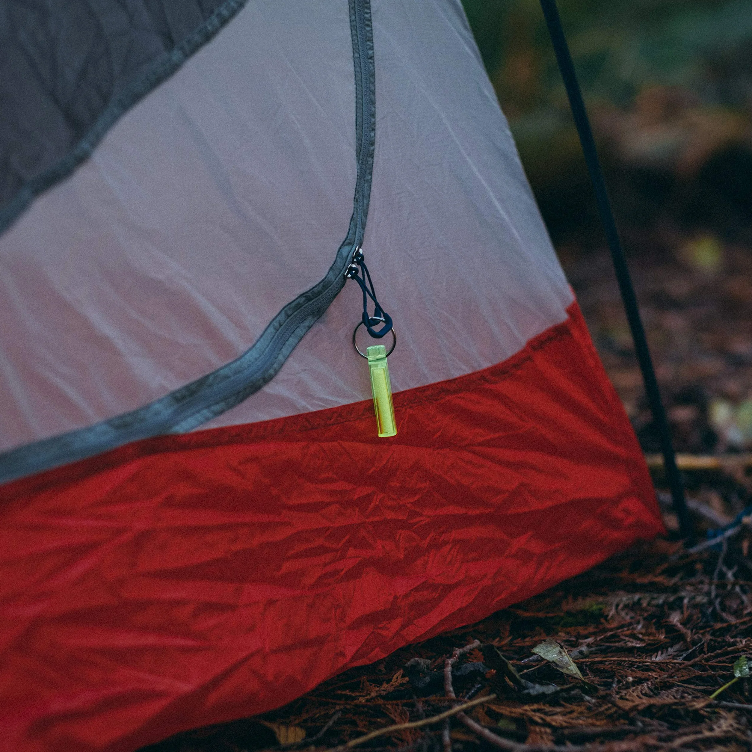 GEAR AID Ni Glo, 5 cm świecący brelok na kemping, nurkowanie i nocne wędkowanie, niebieski, 2 szt