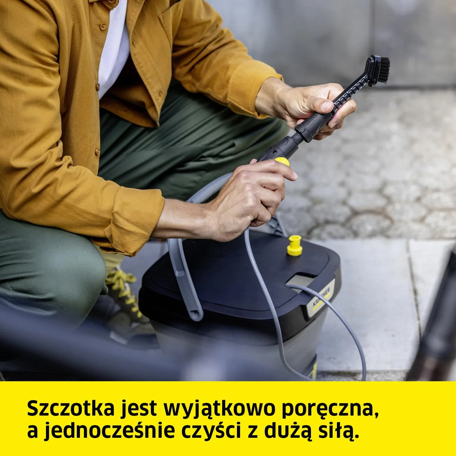 Kärcher szczotka precyzyjna, do trudno dostępnych miejsc, łatwy montaż, wymienna głowica szczotki, kompatybilna ze wszystkimi myjkami terenowymi Kärcher OC 3, OC 3 Plus i OC 3 Foldable