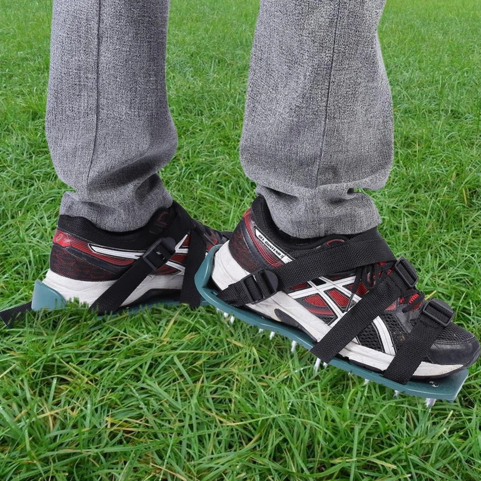 Buty Napowietrzające Trawnik z Gwoździami, Napowietrzacz Trawnika z Paskami Zaciskowymi 4 i Nierdzewnymi Końcówkami do Sandałów z Napowietrzaczem Trawnika, Jeden Rozmiar Pasuje do(4 Riemen)