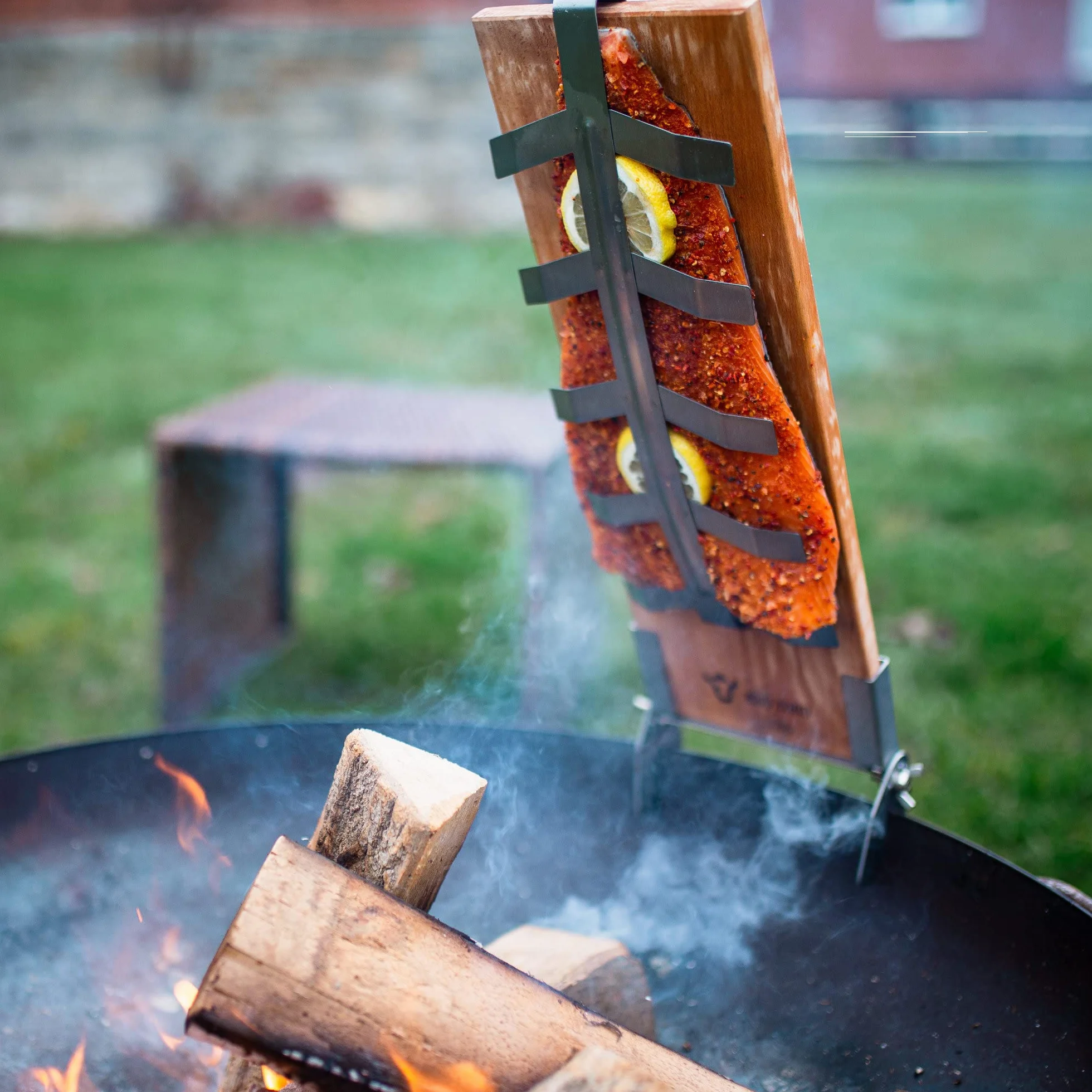 BBQ-Toro Deska do wędzenia ryb i filetów z łososia, w zestawie uchwyt, deska do wędzenia lub grillowania | deska do wędzenia lub grillowania | deska do wędzenia z uchwytem do grilla, grilla kulistego