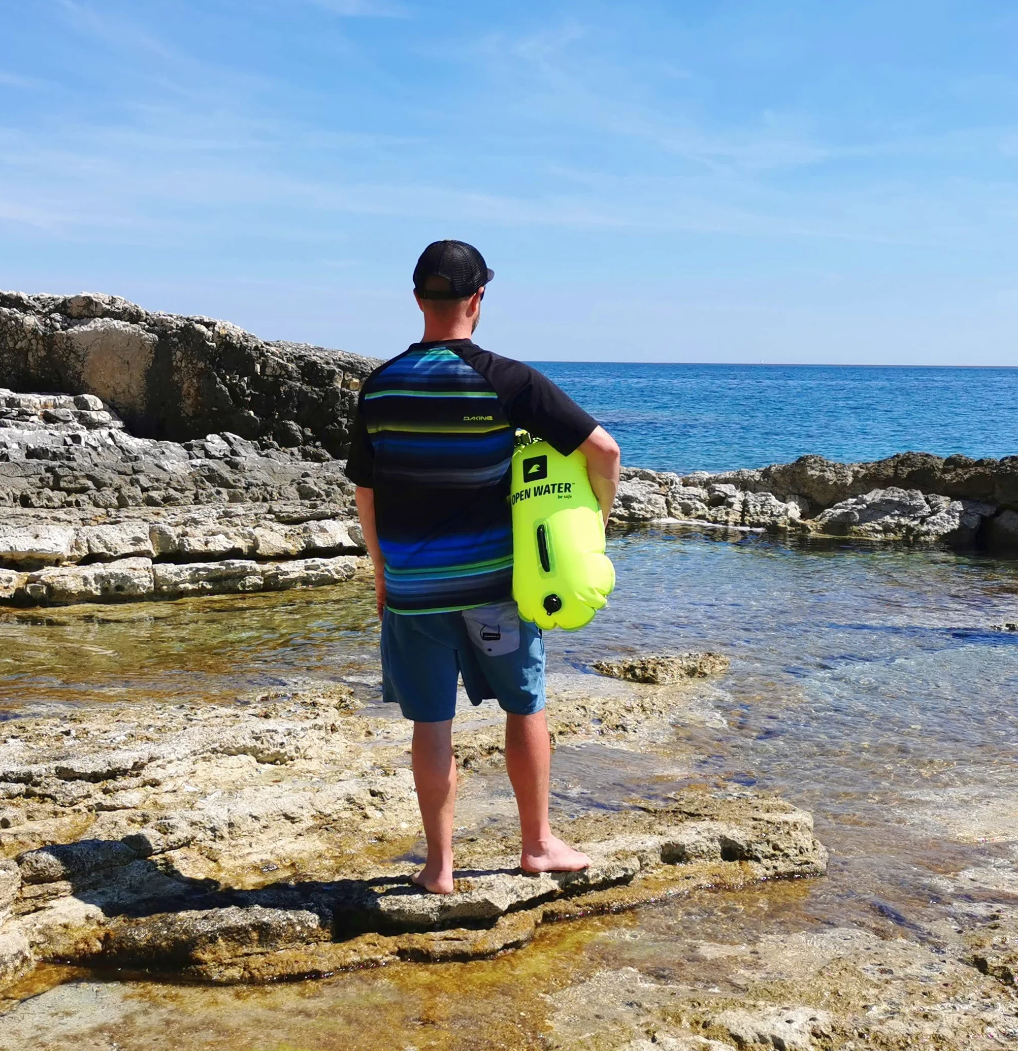OPENWATER dmuchana boja do pływania XL - duża bojka asekuracyjna z kieszenią na rzeczy 28L zielona neon