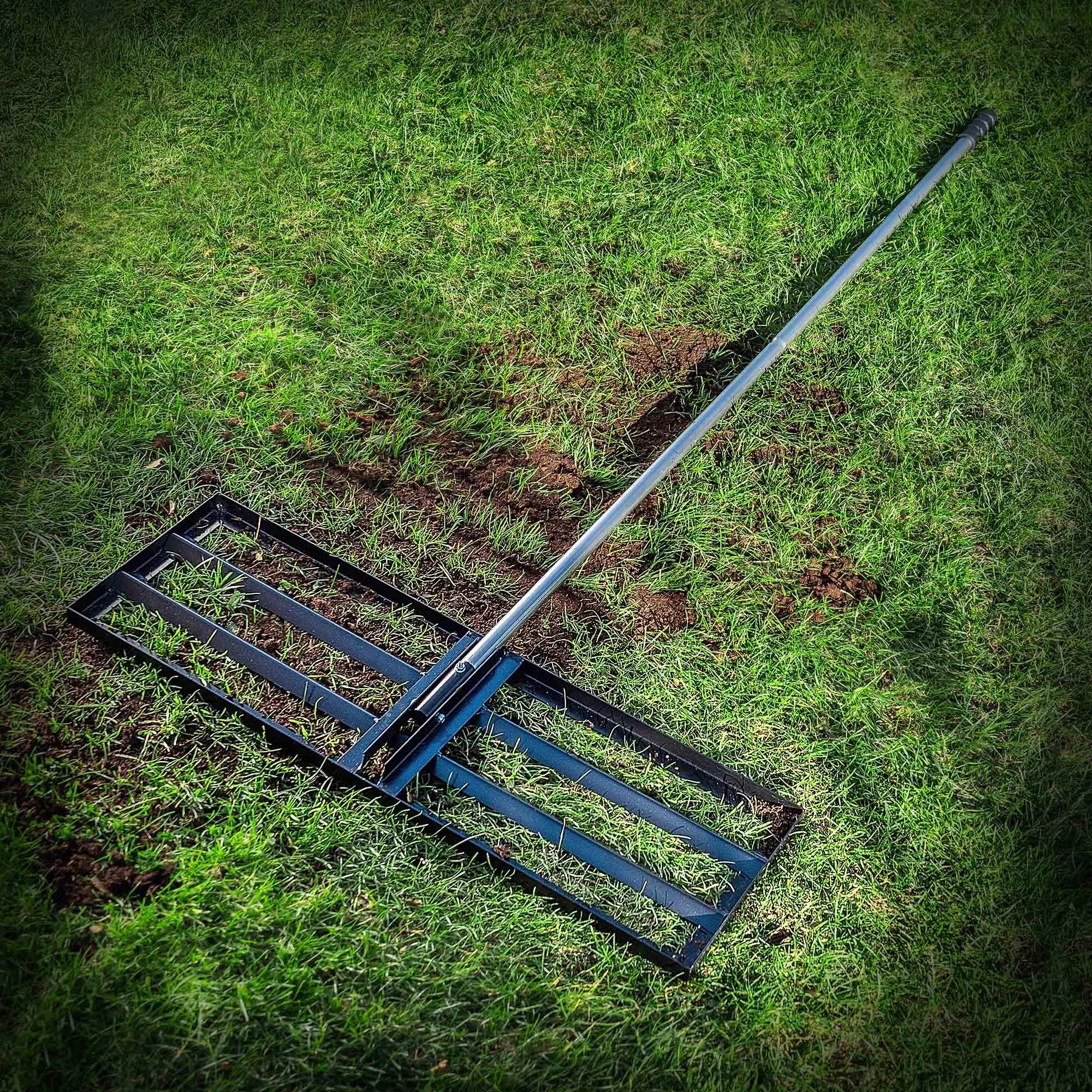 KADAX Grabie do trawnika, 89 x 29 cm, grabie poziomujące do pielęgnacji trawnika, do poziomowania podłoża, metalowe, z trzonkiem