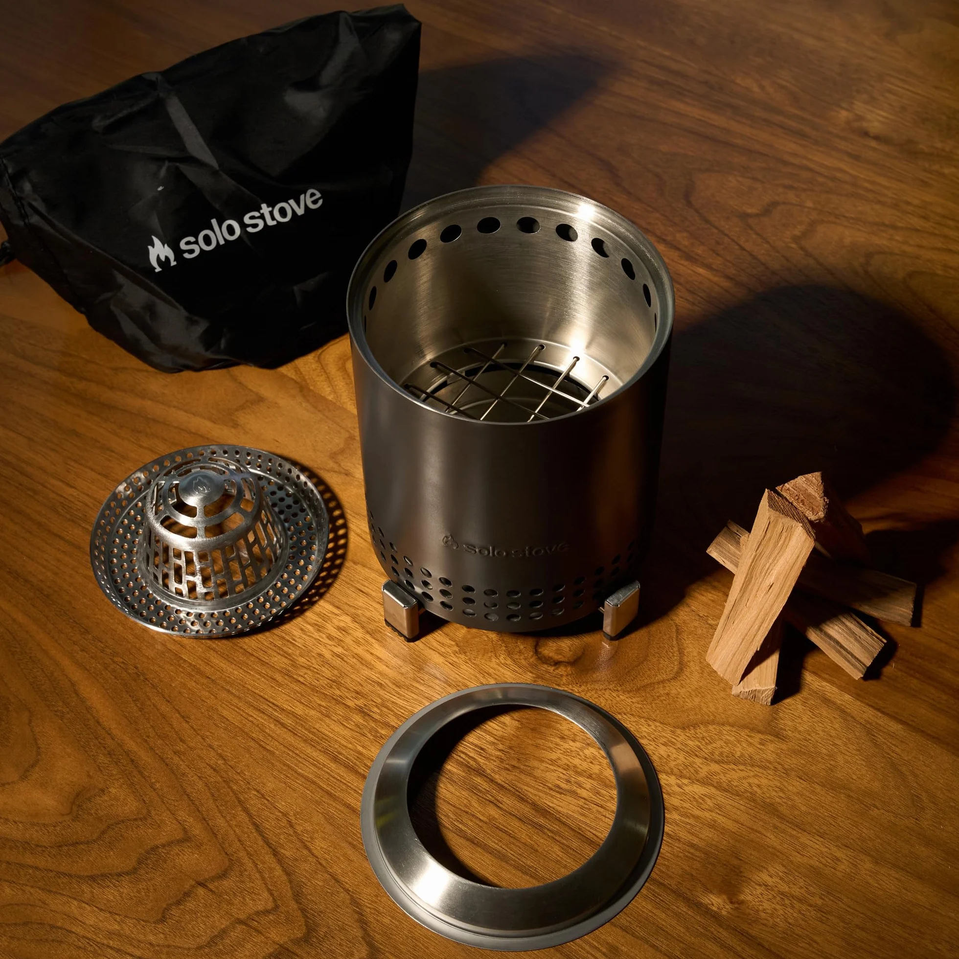Solo Stove Mesa palenisko do stołu ze stojakiem | mini ognisko do dymu do palenia w mieście i na przedmieściach, działa na peletach lub drewnie, bezpieczna stal nierdzewna, z torbą podróżną, 17,5 x 13