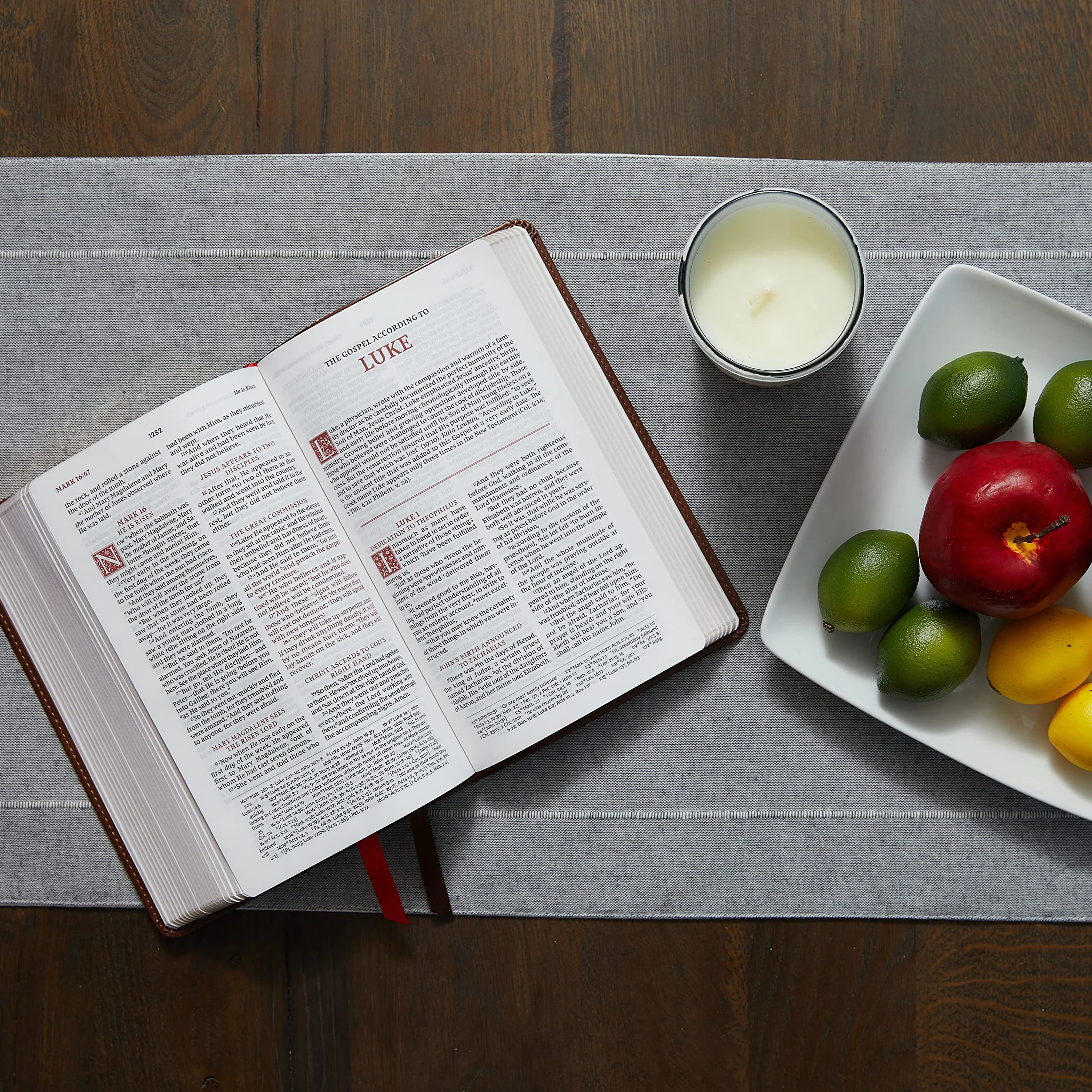 Nkjv, Personal Size Reference Bible, Sovereign Collection, Leathersoft, Black, Red Letter, Comfort Print: Holy Bible, New King James Version
